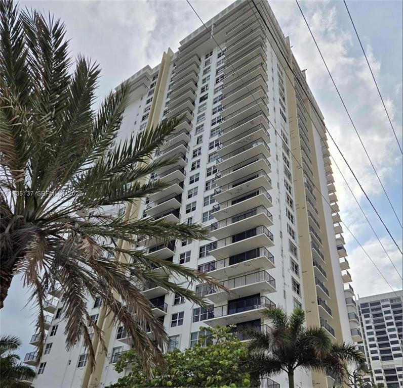 2201 S Ocean Drive — photo