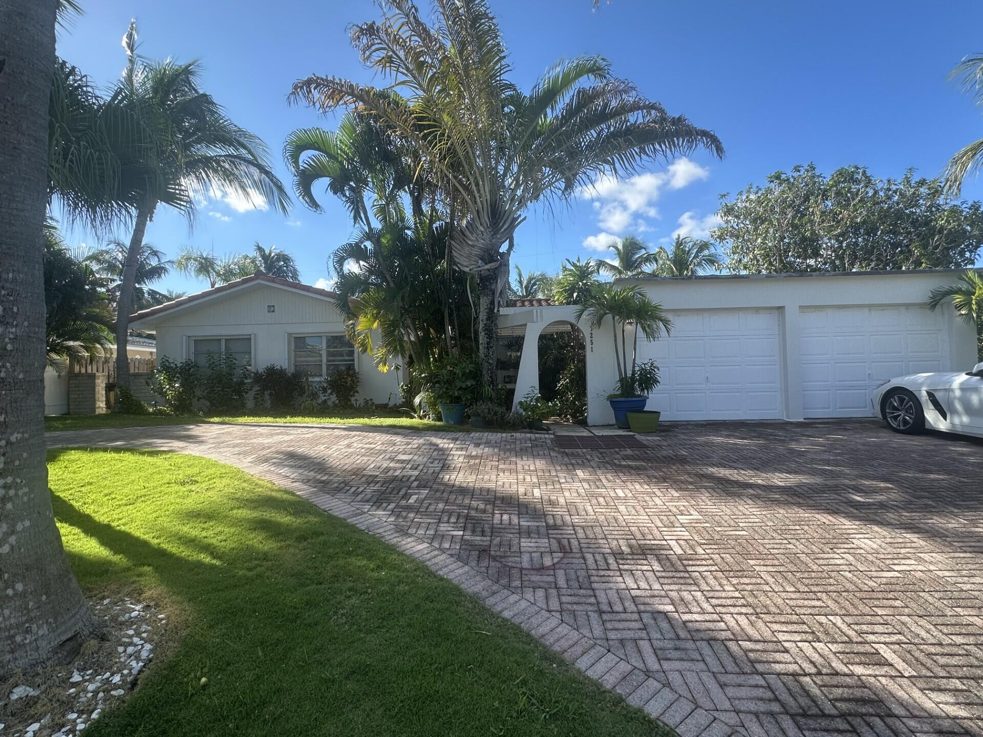 1251 Manor Drive — photo