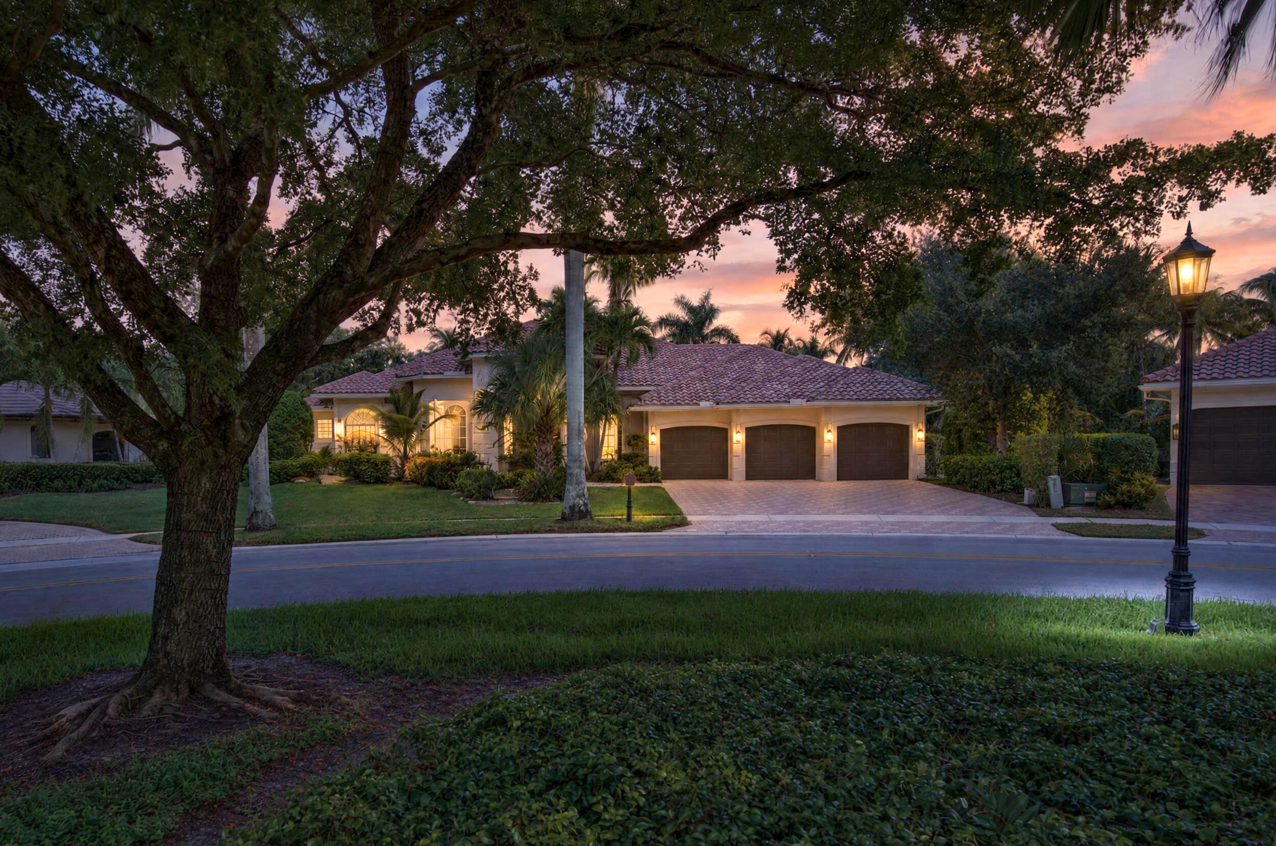 2476 Poinciana Lane — photo