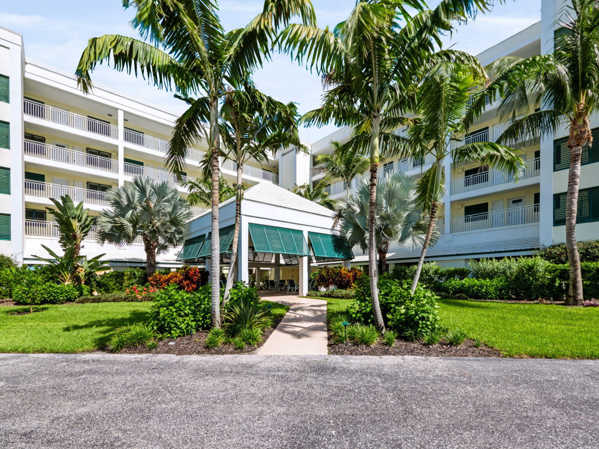 529 NE Plantation Road Unit 105 — photo