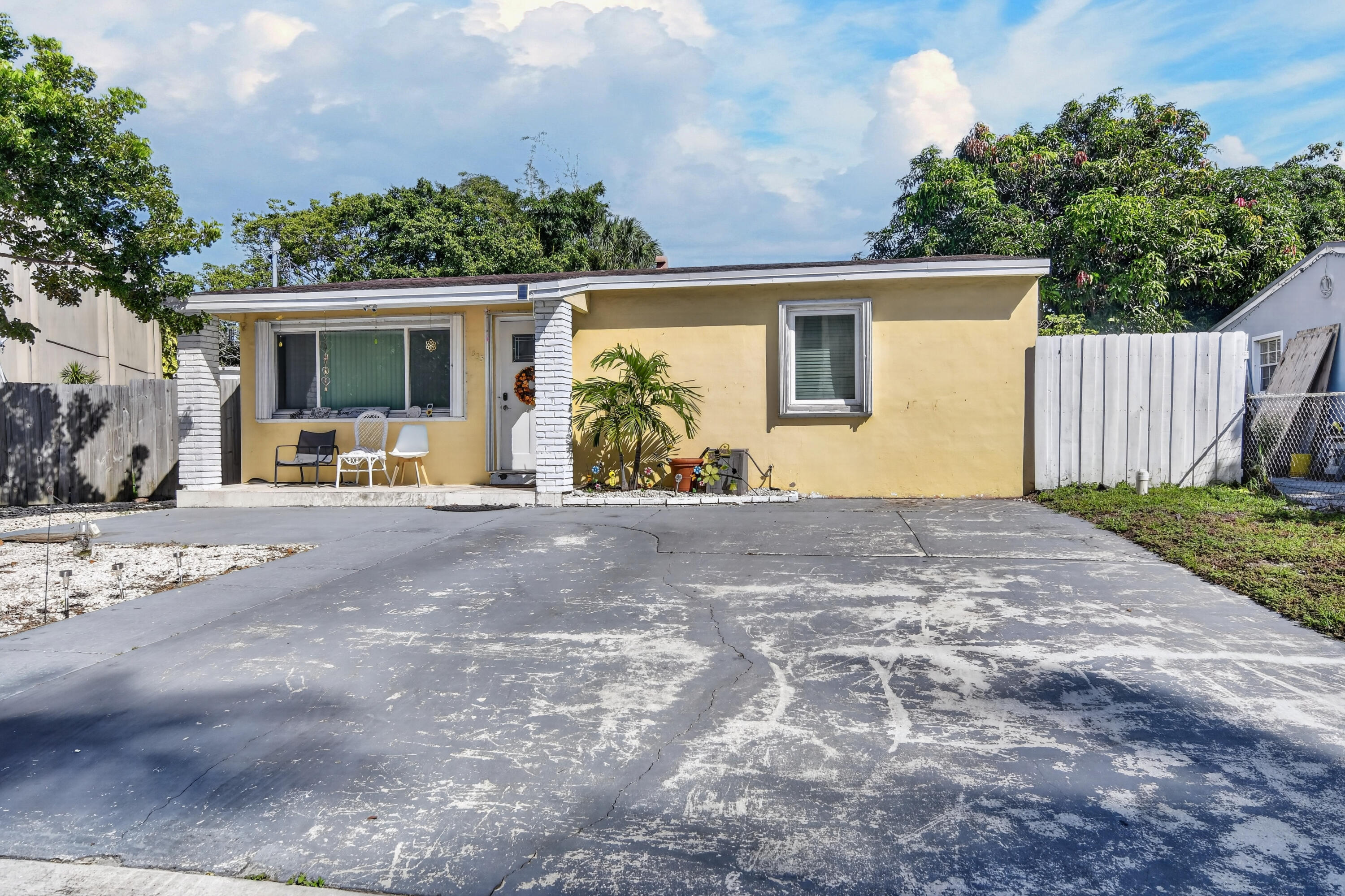 1335 Wellington Street — photo