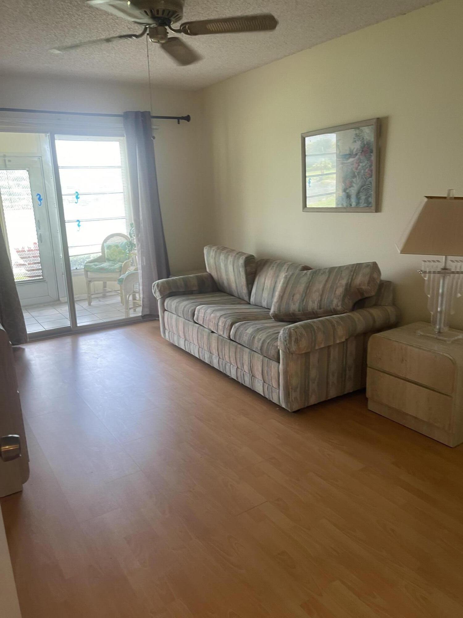 1052 Ainslie D Drive — photo