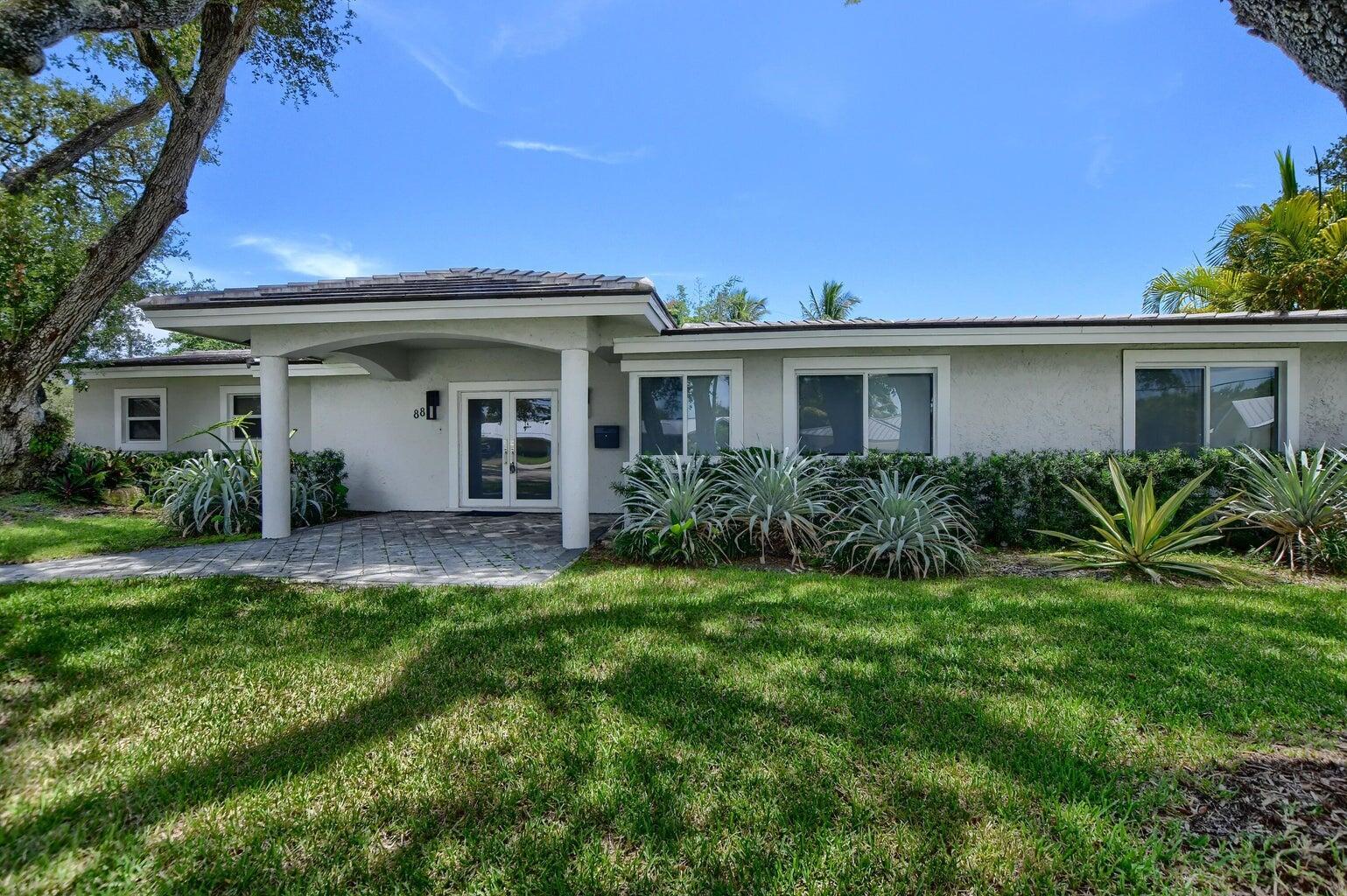 88 SW 10th Drive — photo