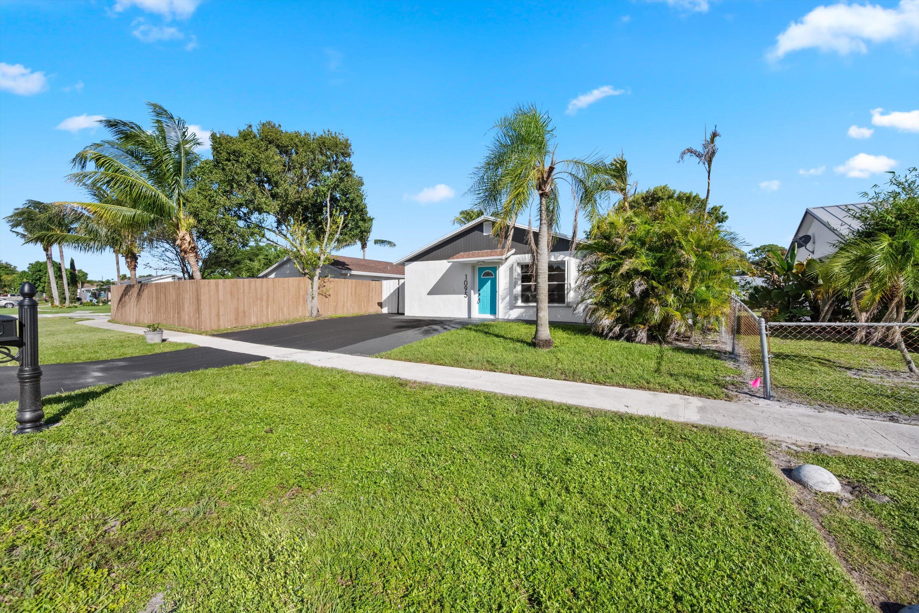 1095 Chickasaw Street — photo