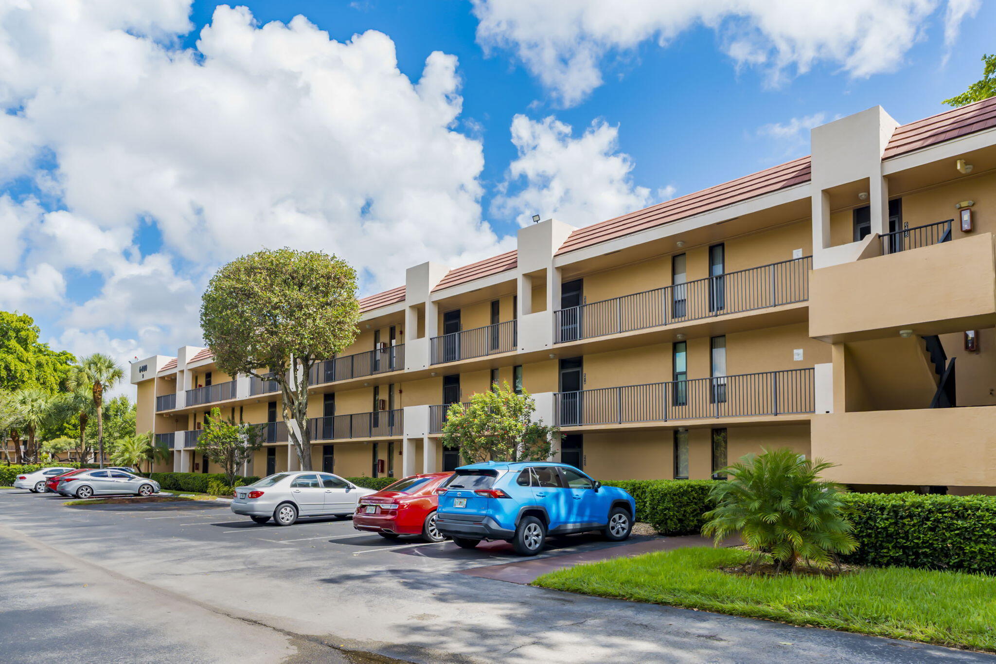 6427 Coral Lake Drive Unit 303 — photo