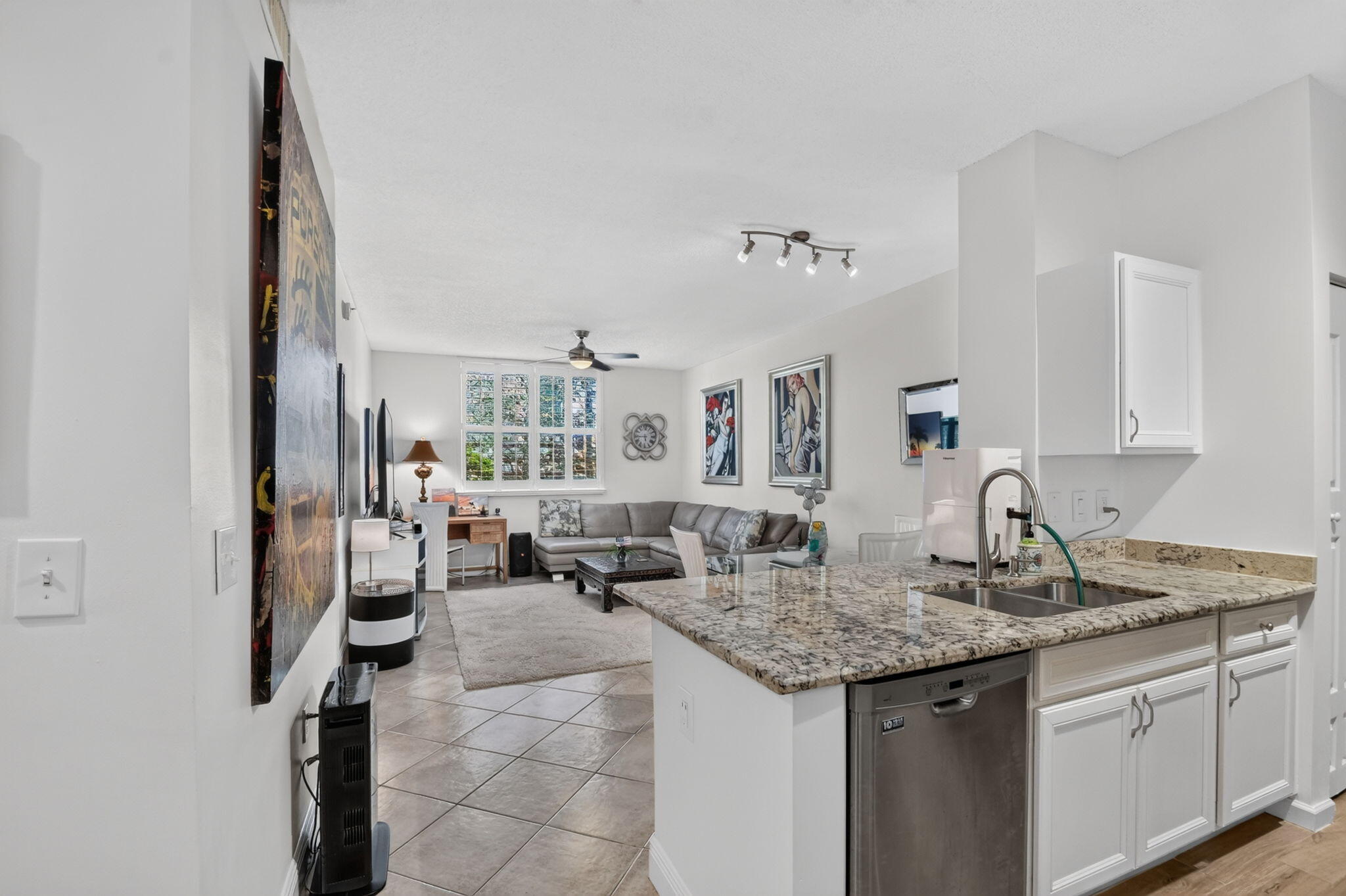 720 S Sapodilla Avenue Unit 101 — photo