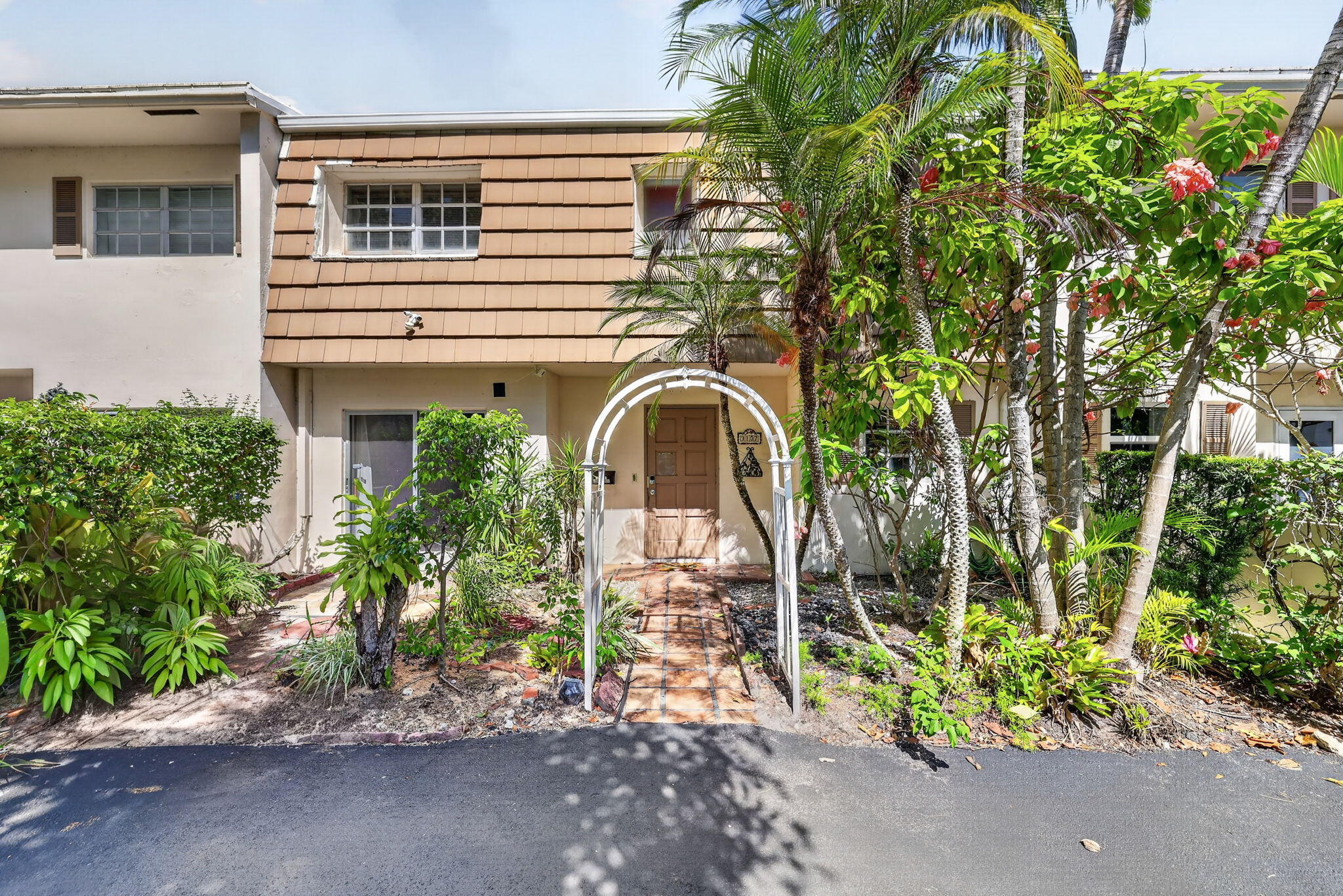 3107 N Palm Aire Drive — photo