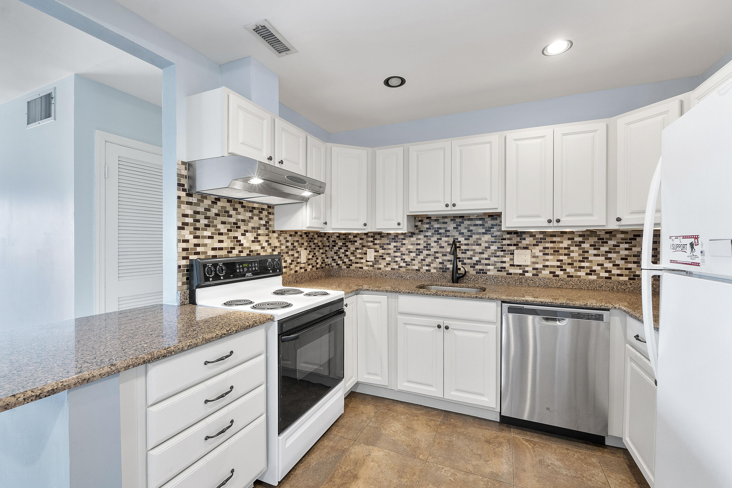 6253 Bay Club Drive Unit 3 — photo