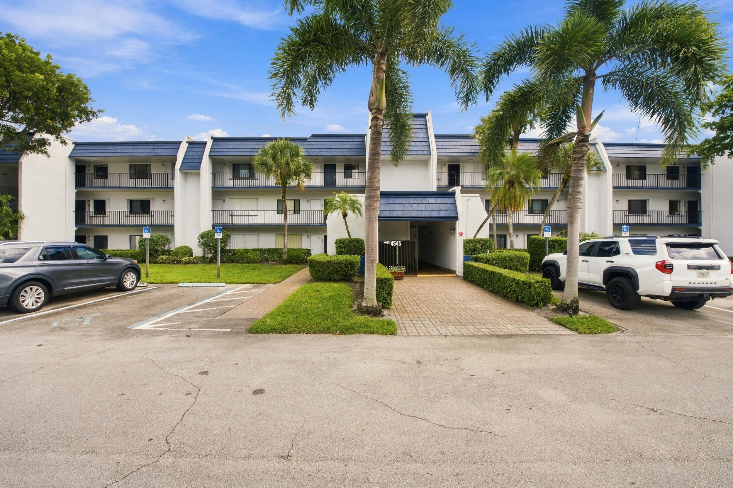 4545 Luxemburg Court Unit 303 — photo