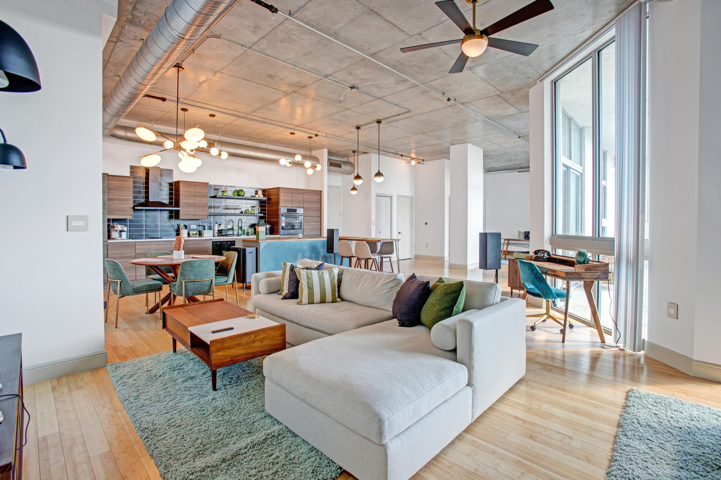 2100 Van Buren Street Unit 514 — photo