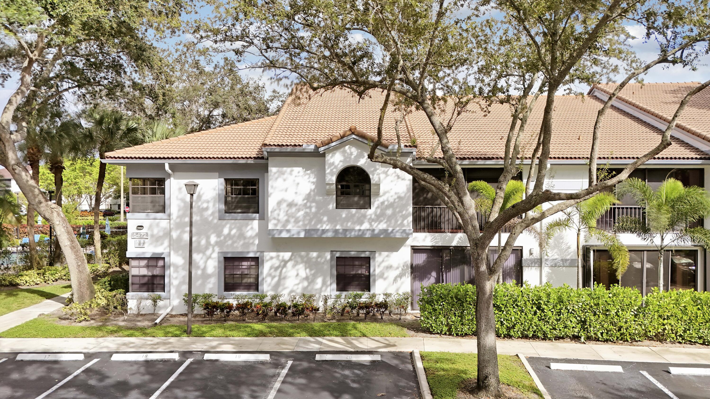 5422 Venetia Court Unit E — photo