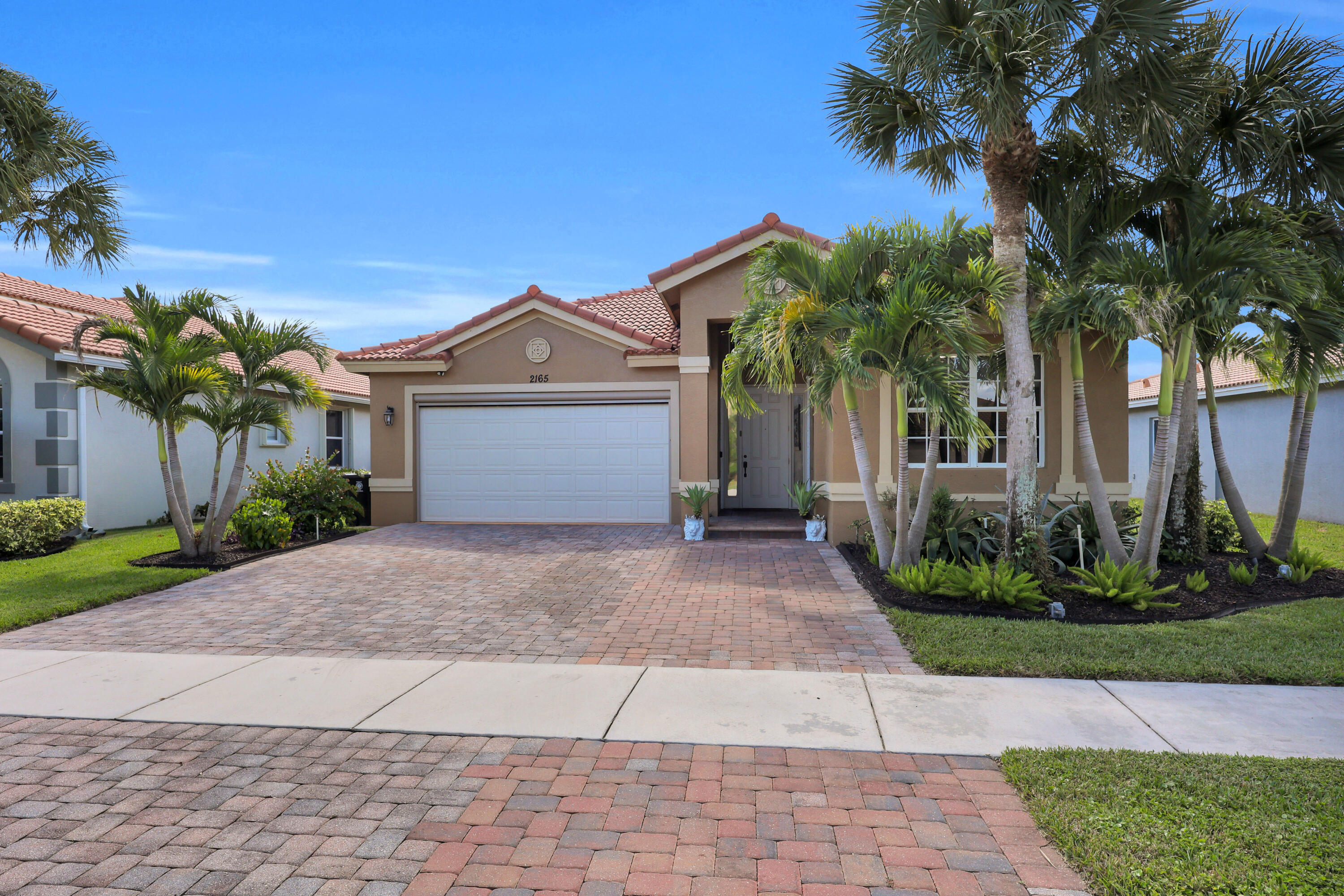 2165 Newport Isles Boulevard — photo