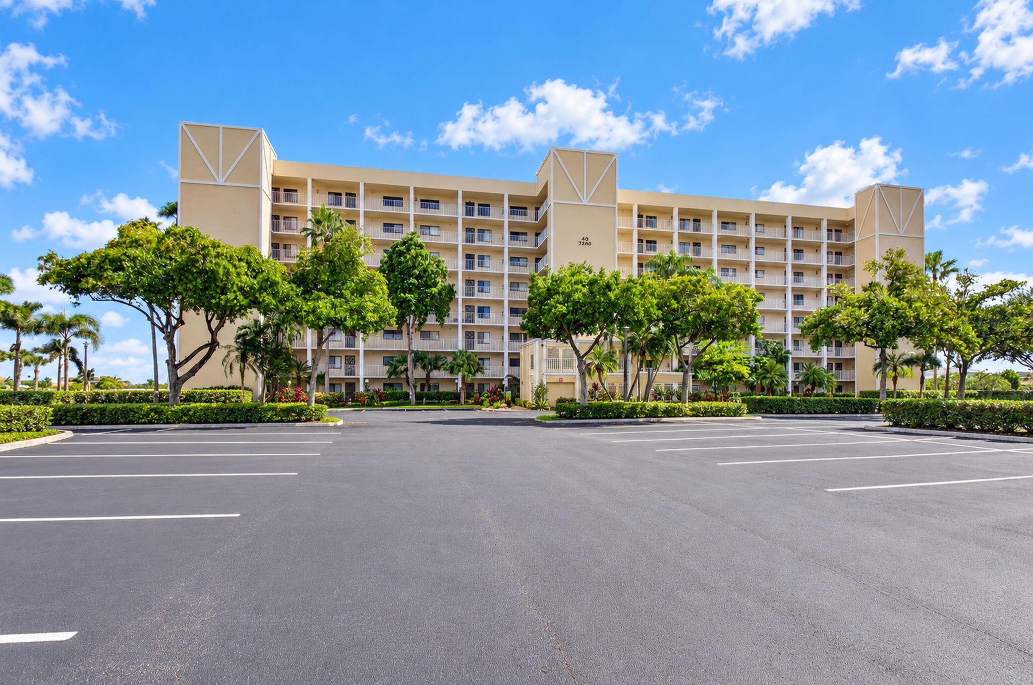 7260 Kinghurst Drive Unit 404 — photo