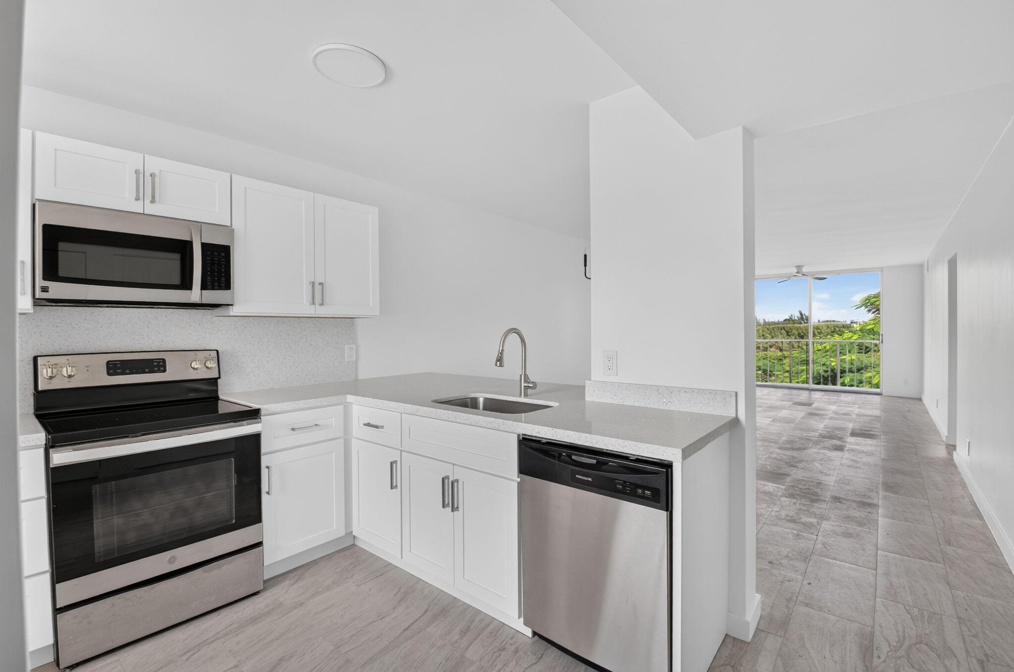 7145 Huntington Lane Unit 408 — photo