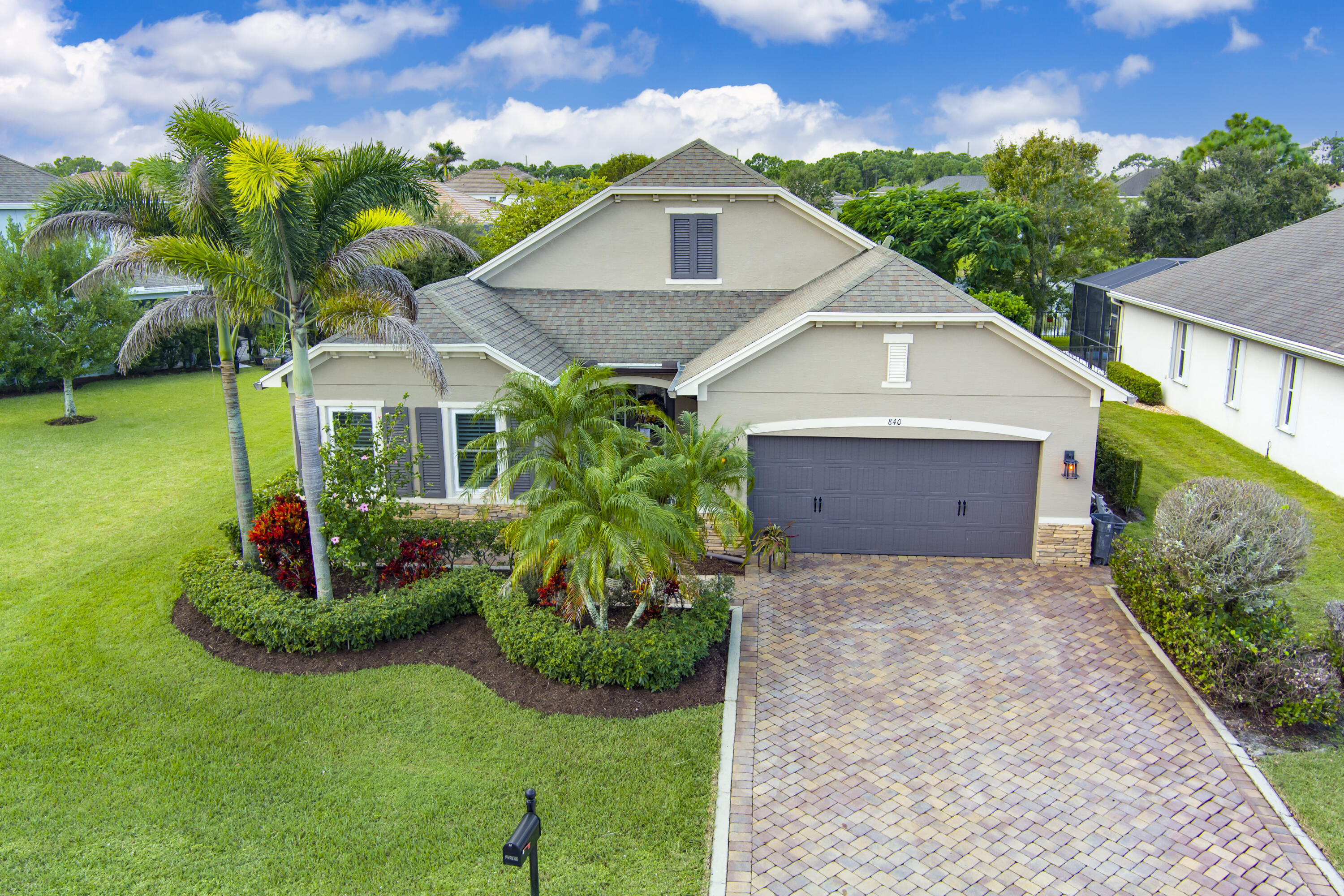 840 SW Sun Circle — photo
