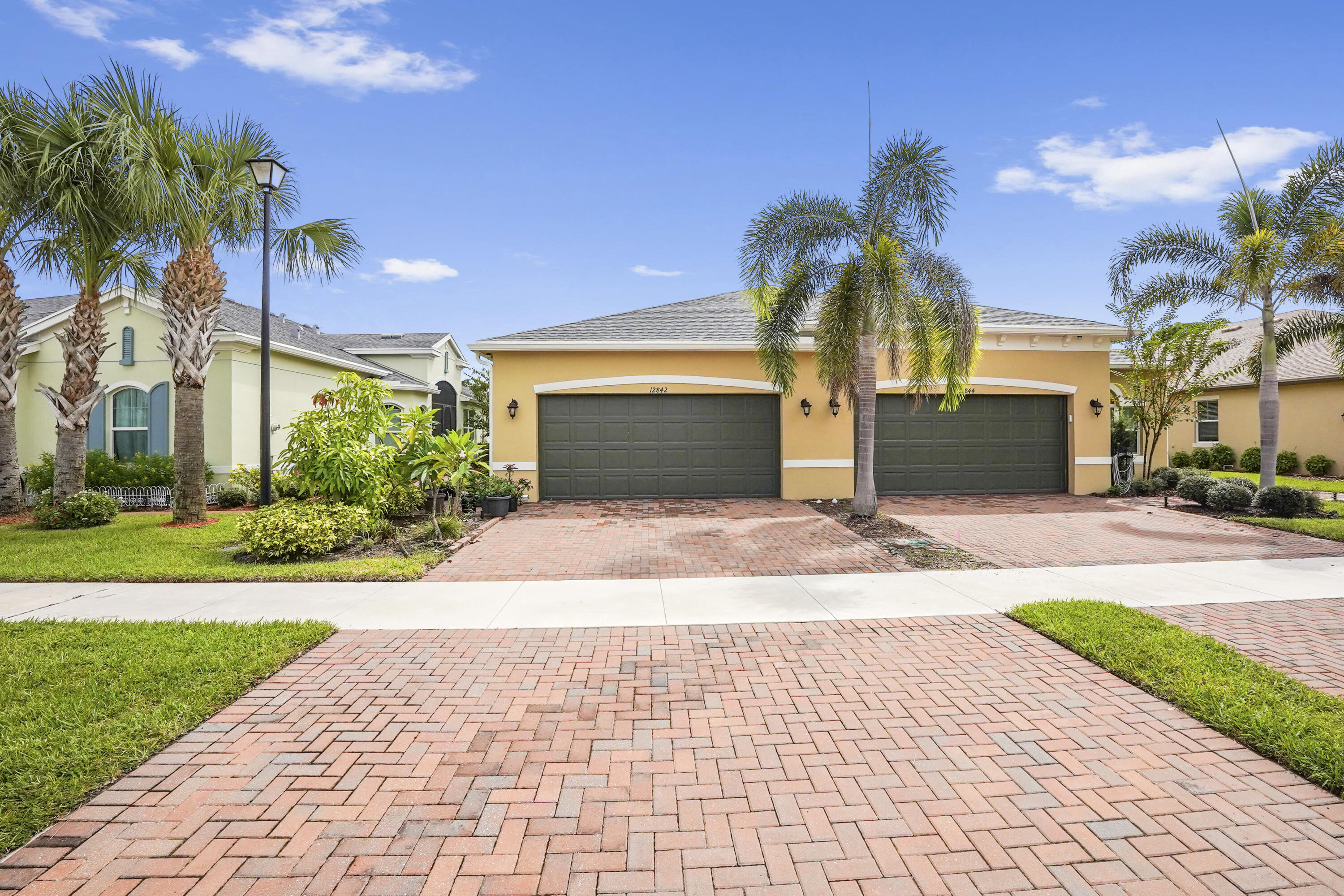12842 SW Lake Fern Circle — photo