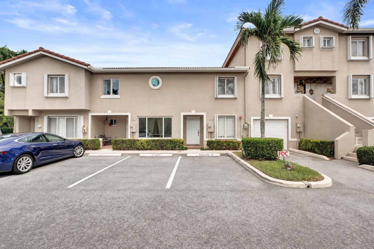 235 Riviera Circle — photo