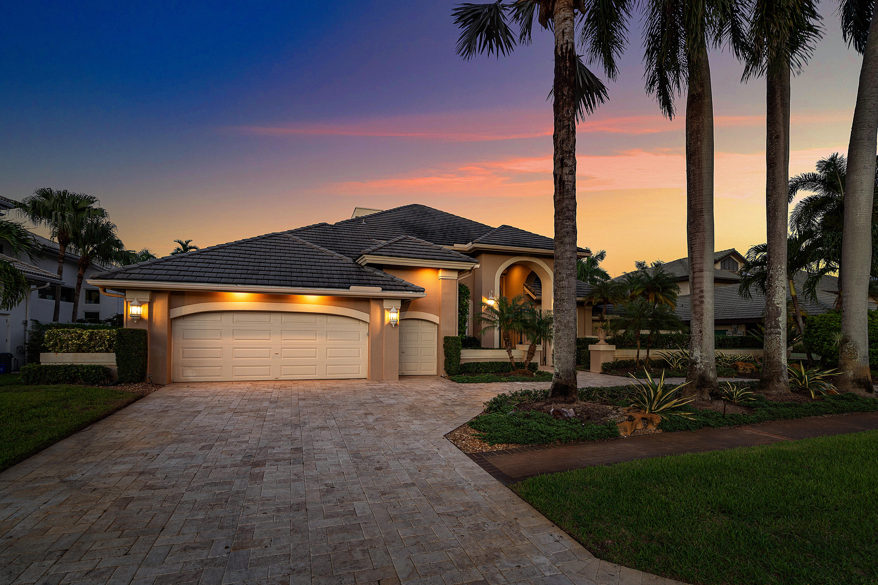 7235 Queenferry Circle — photo