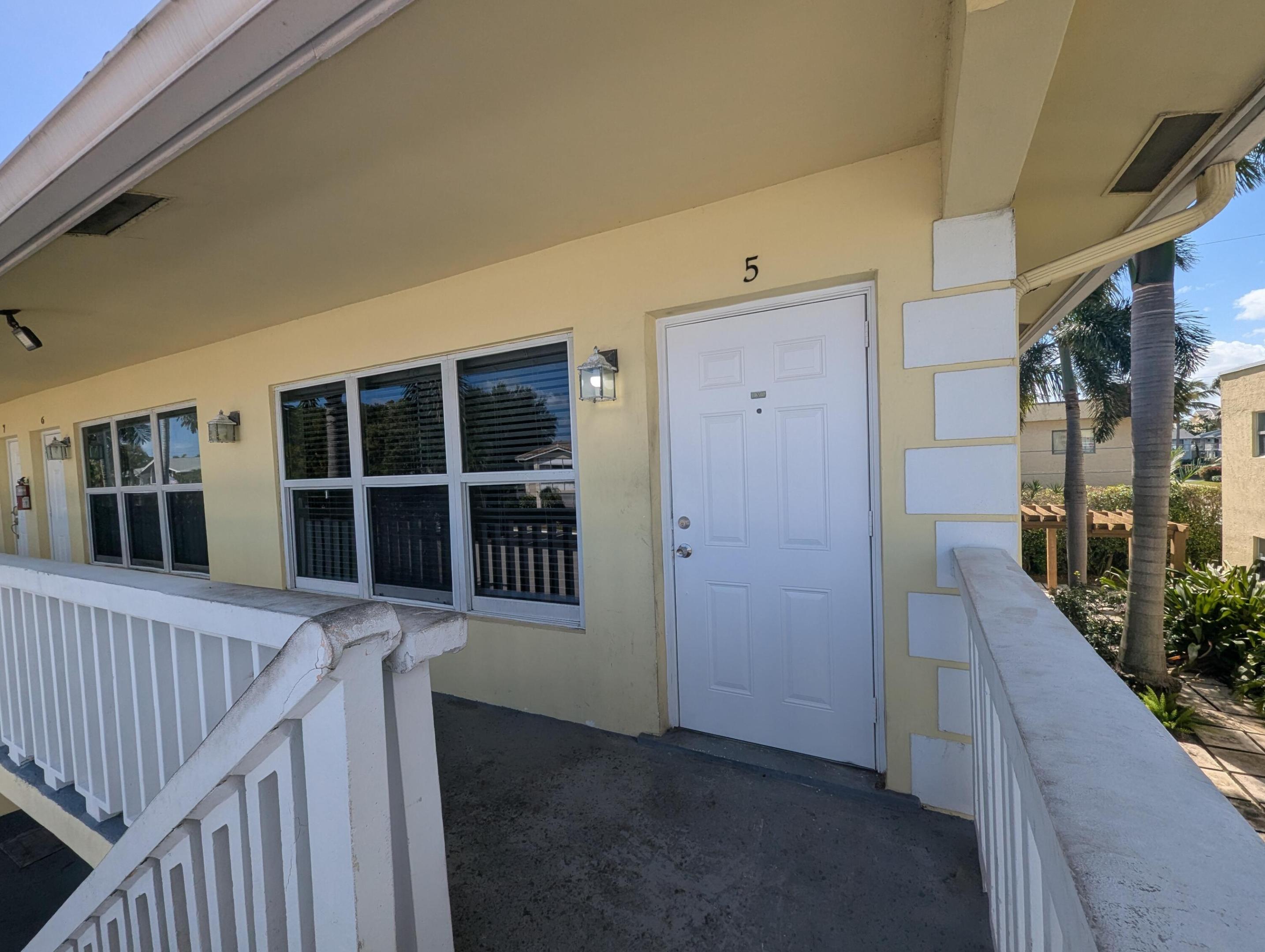 2120 NE 42nd Court Unit 5 — photo