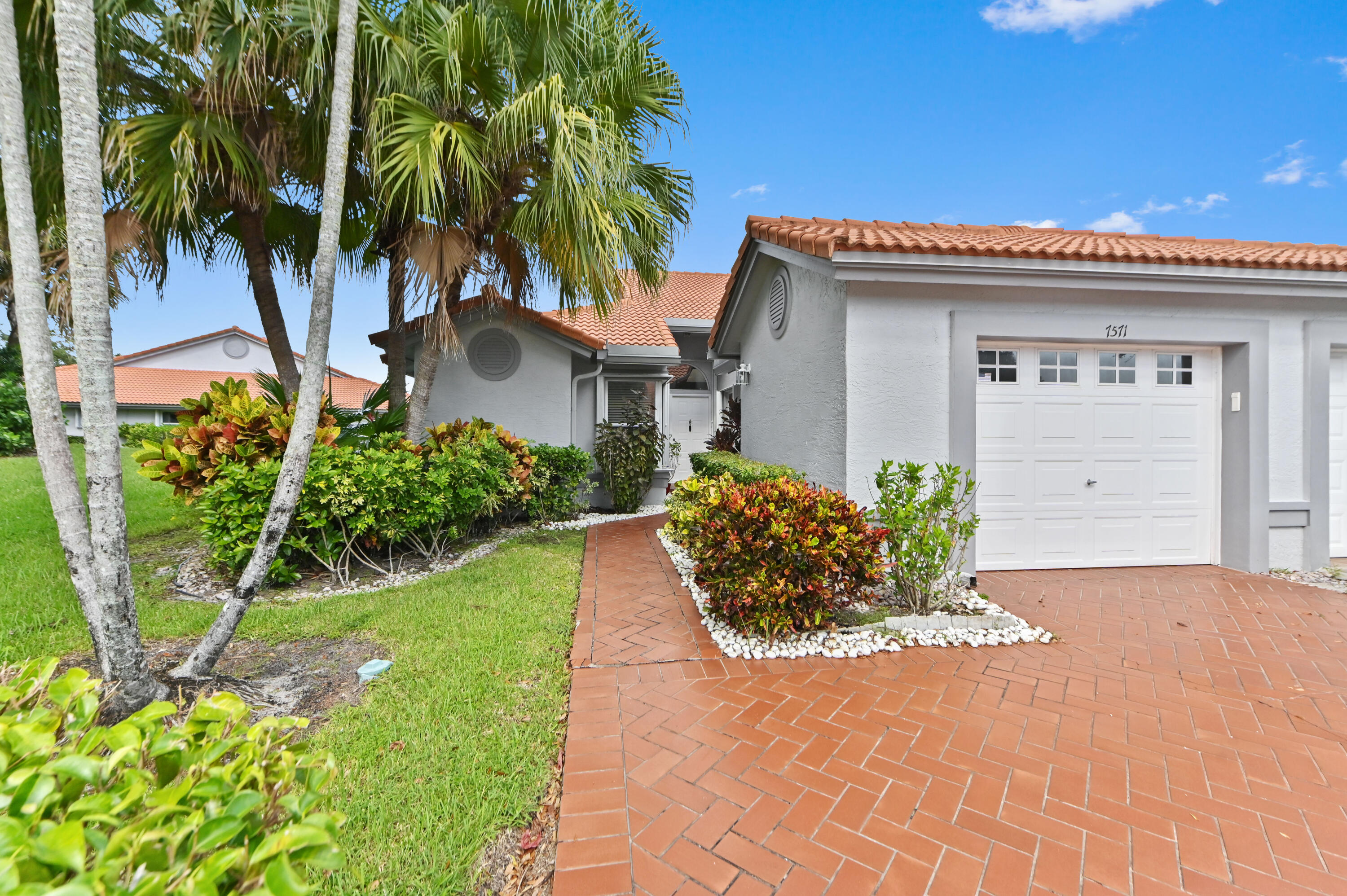 7571 Seafoam Court — photo