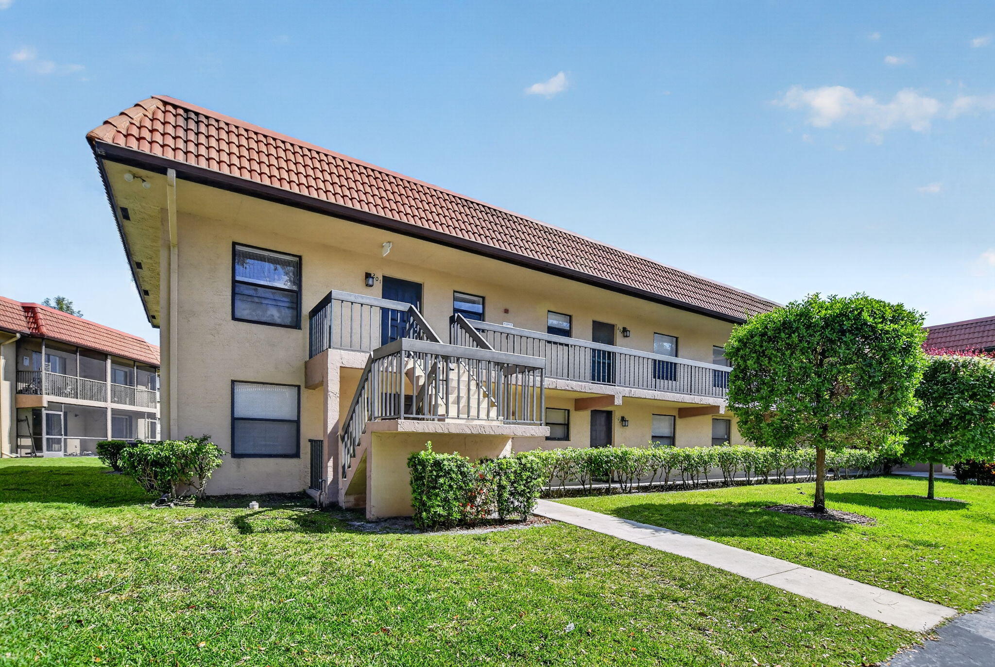 21895 Lake Forest Circle Unit 201 — photo