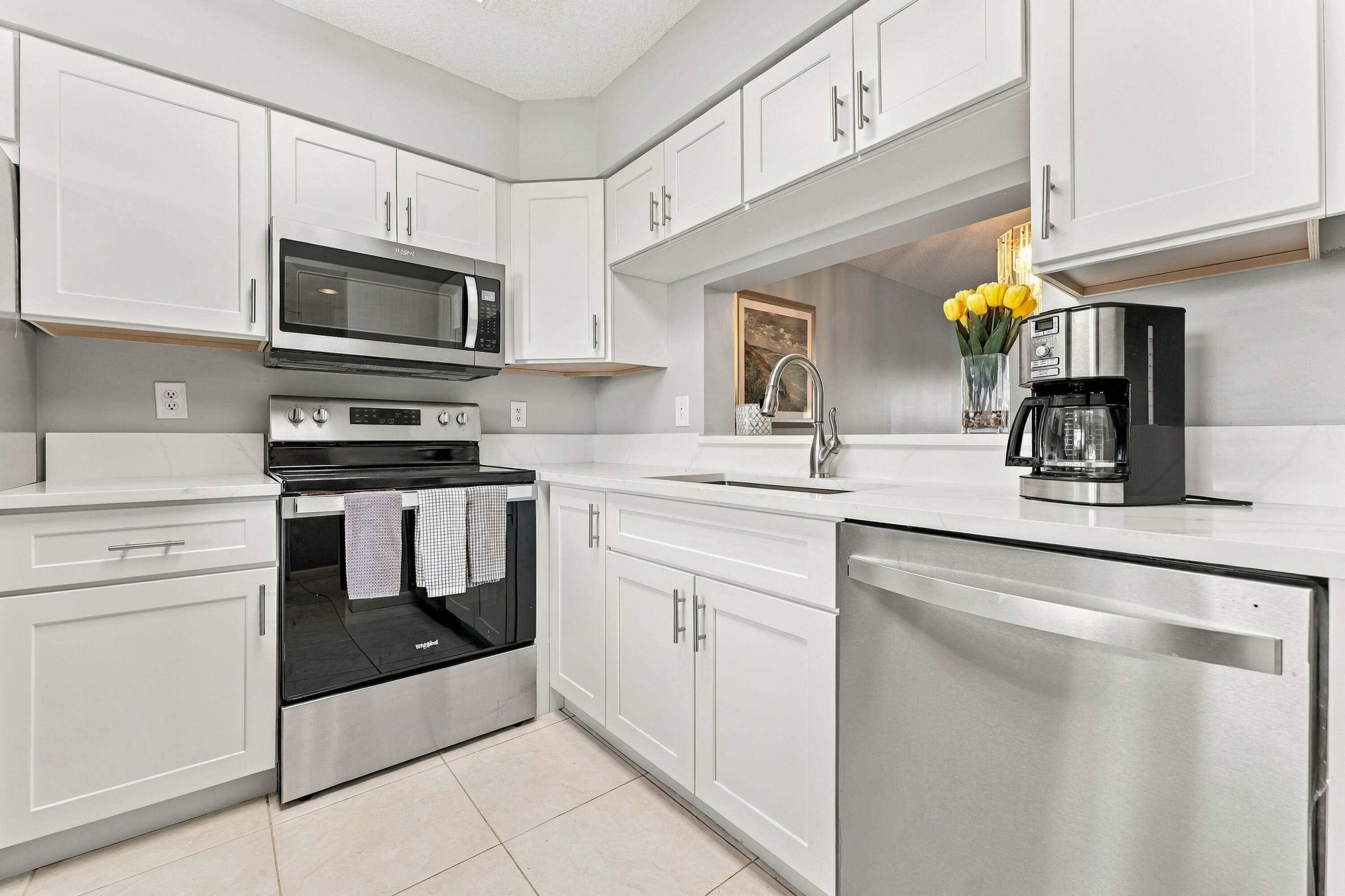 7280 Amberly Lane Unit 402 — photo