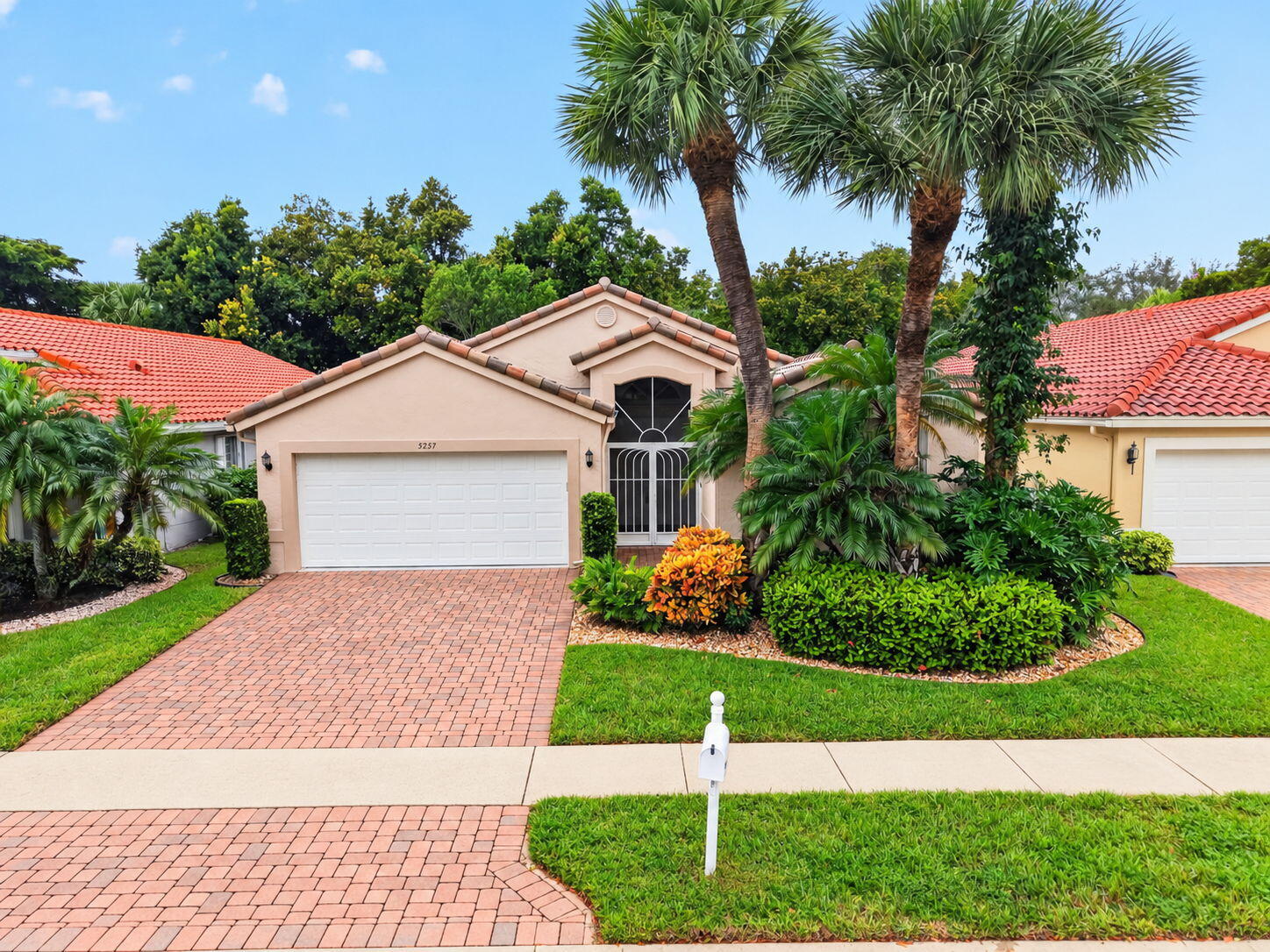 5257 Glenville Drive — photo
