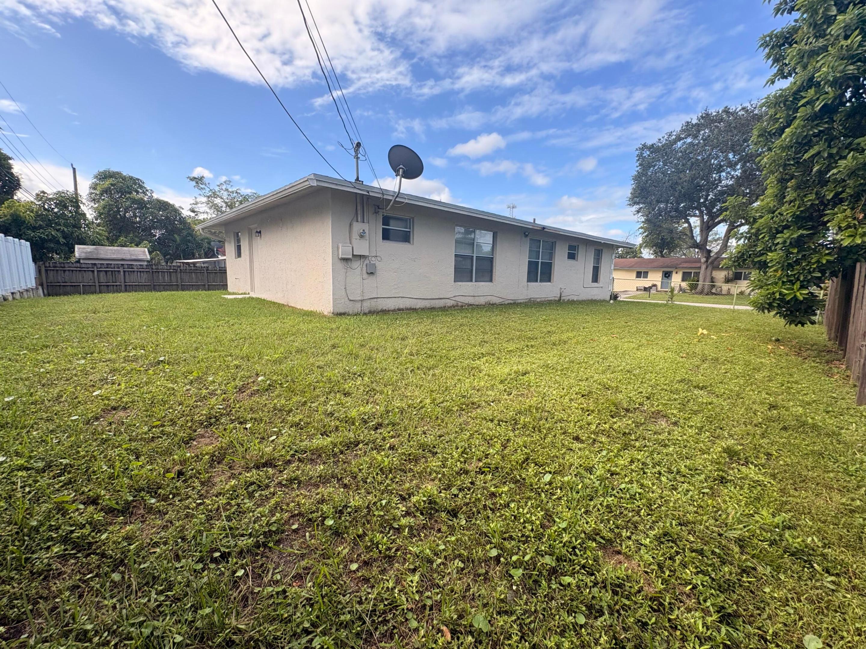 1711 SW 99th Terrace — photo