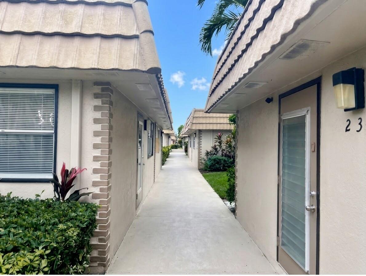 233 Seville J Boulevard — photo