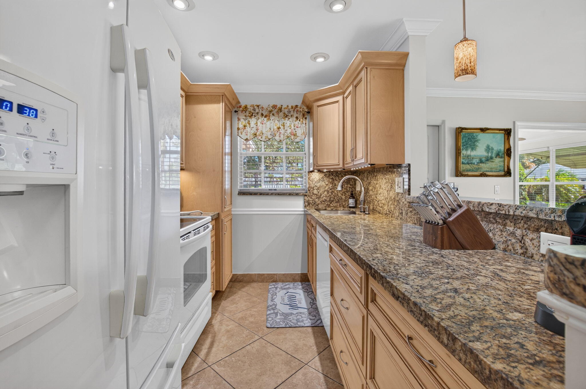 1260 Club Drive W Unit a — photo