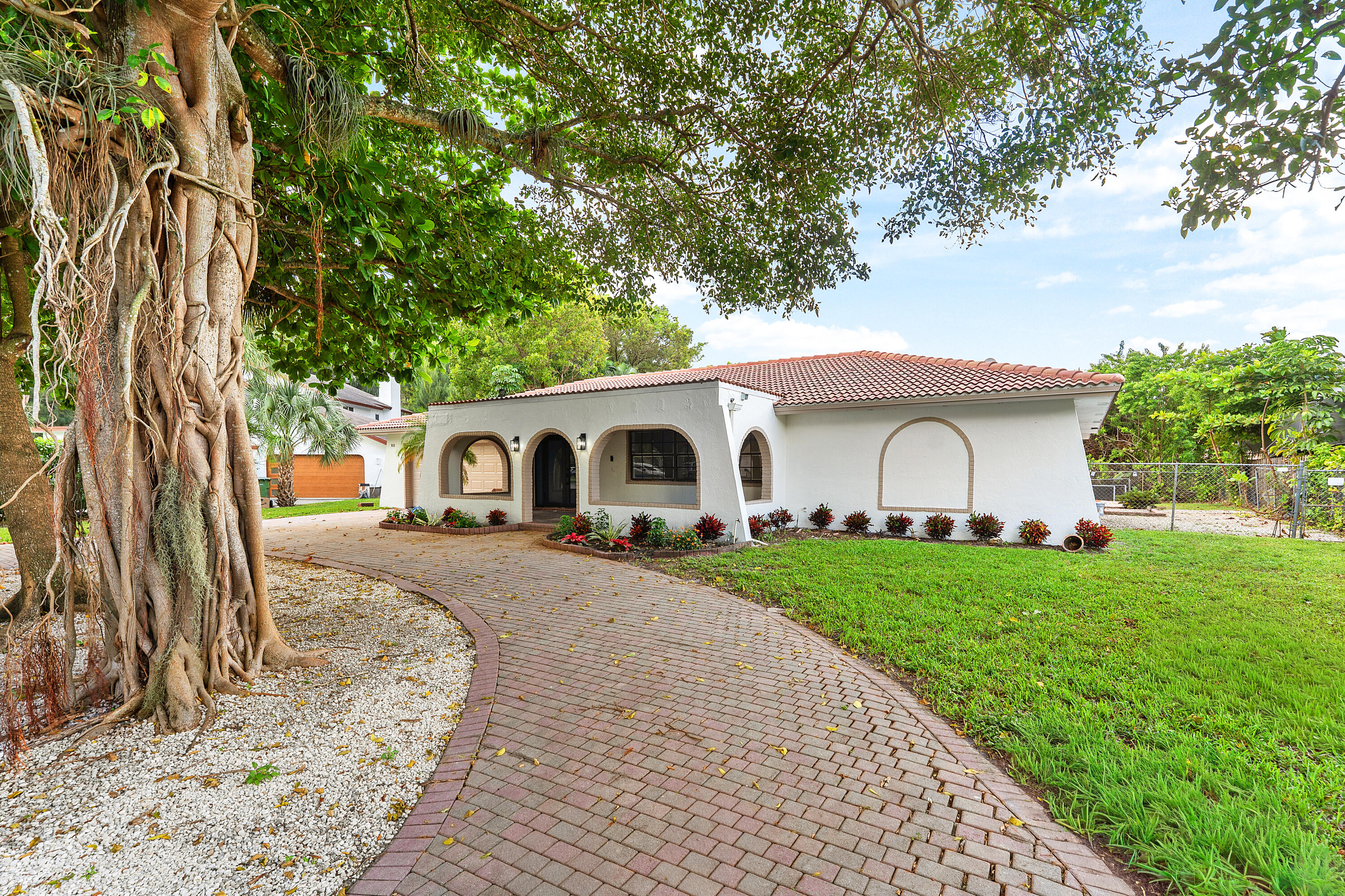 80 W Palm Drive — photo