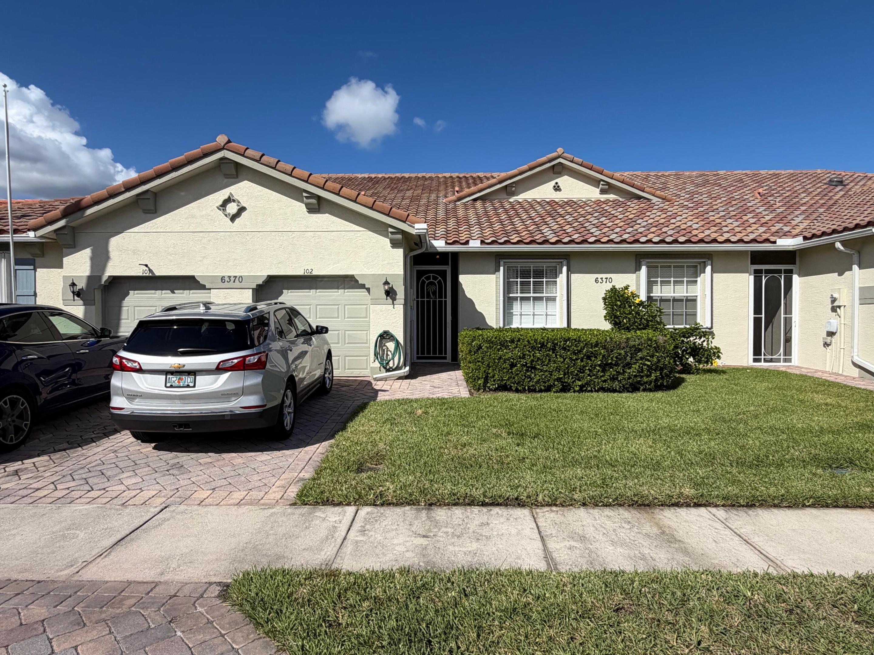 6370 Oxford Circle Unit 102 — photo