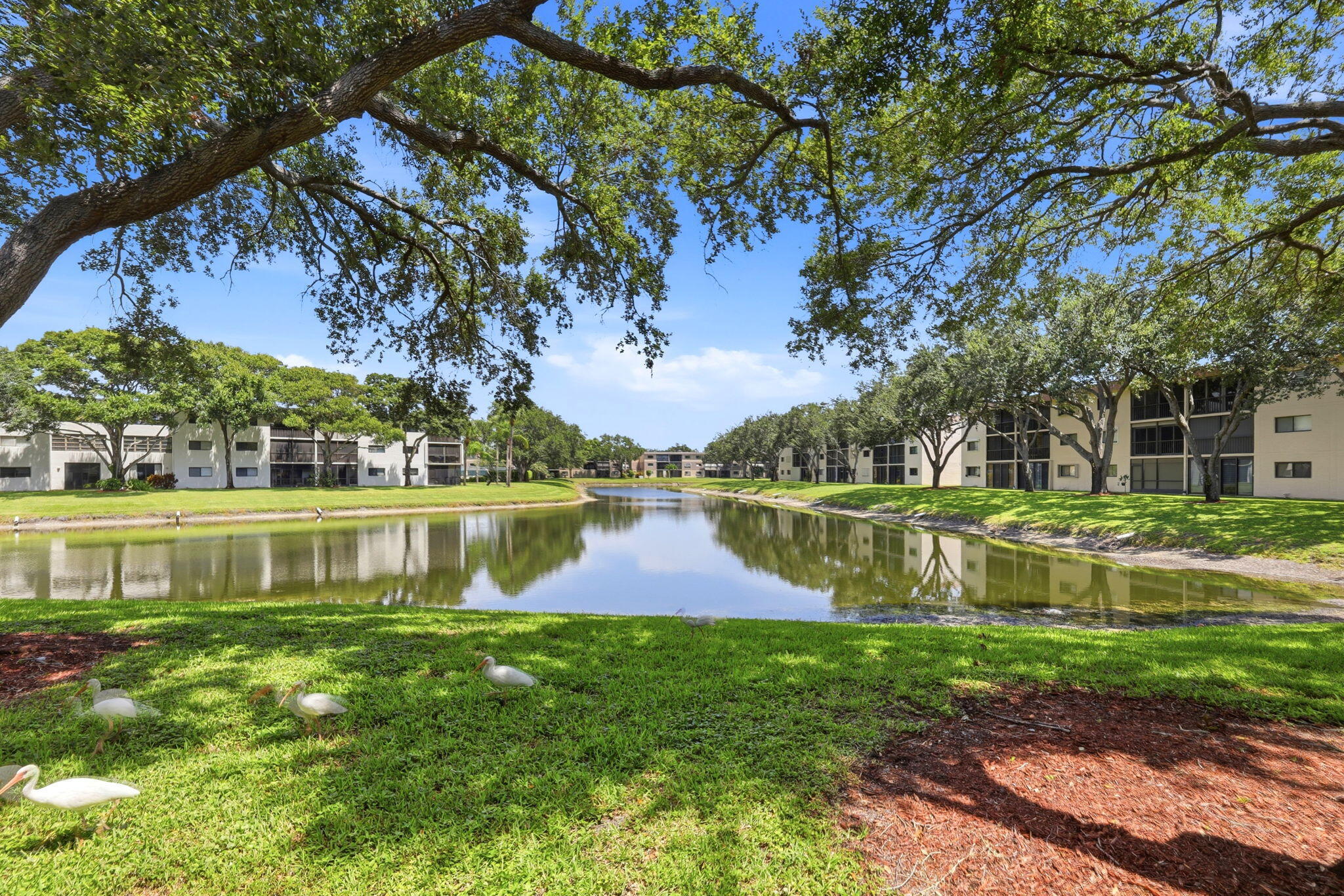 15456 Pembridge Drive Unit 111 — photo