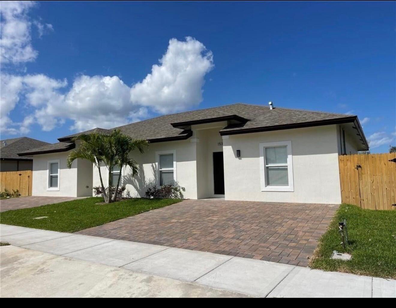 1530 W 26th Court — photo