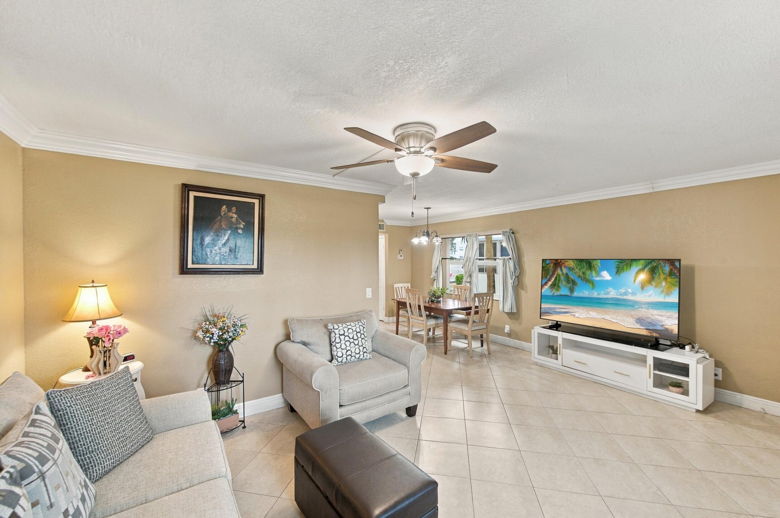 823 Flanders R Drive R — photo