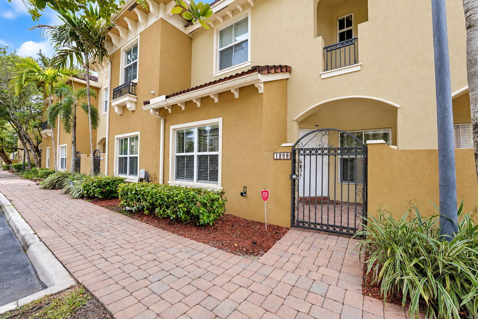 2851 W Prospect Road Unit 1209 — photo