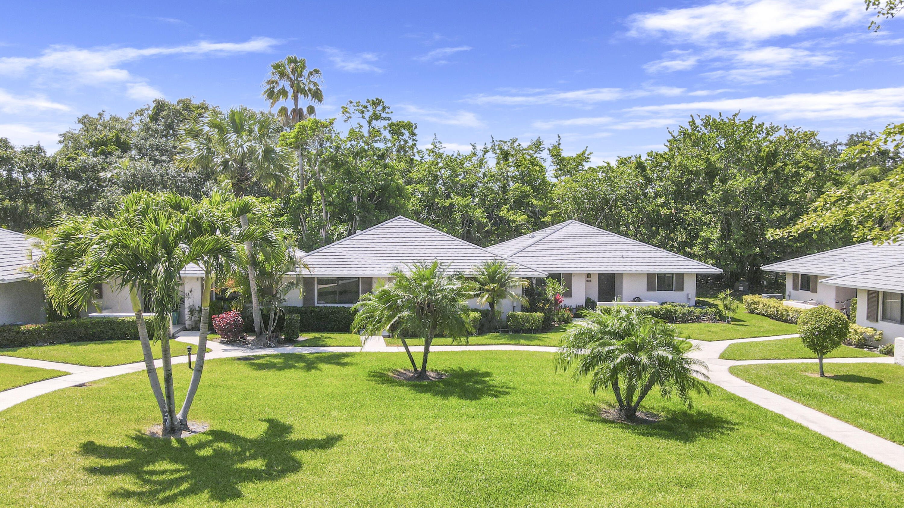 824 Club Drive — photo