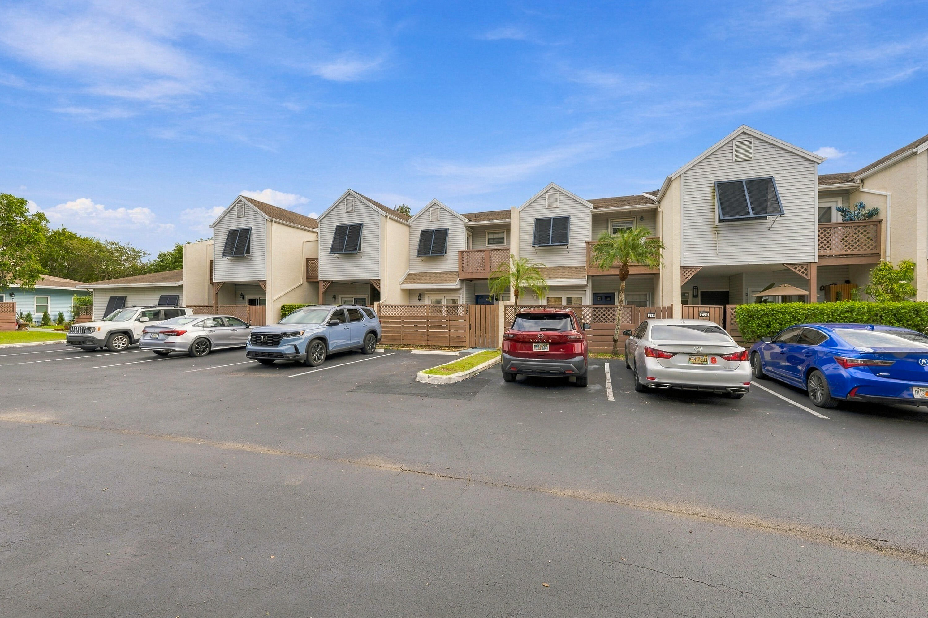 258 W Hemingway Circle — photo