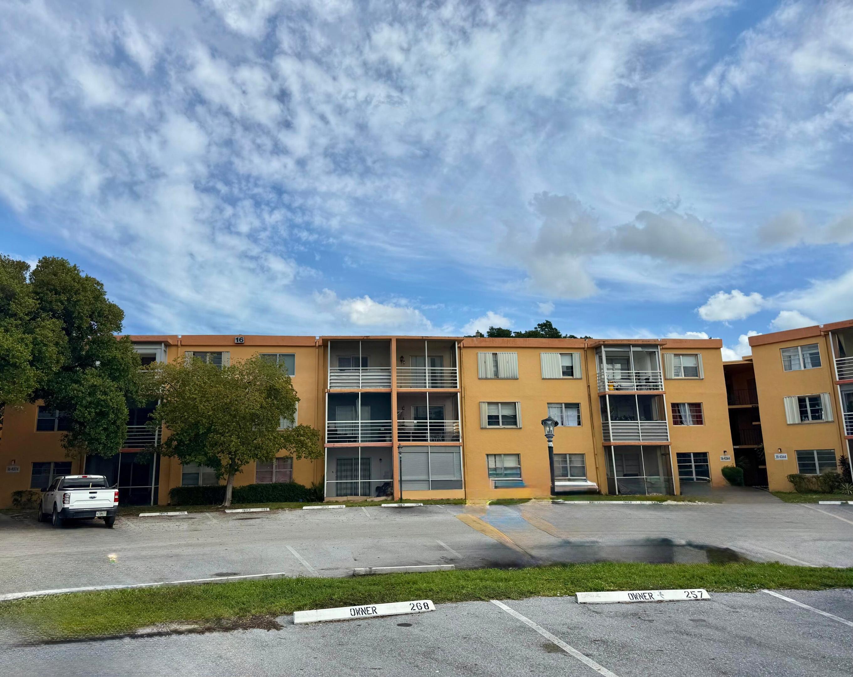 4364 NW 9th Avenue Unit 16-1D — photo