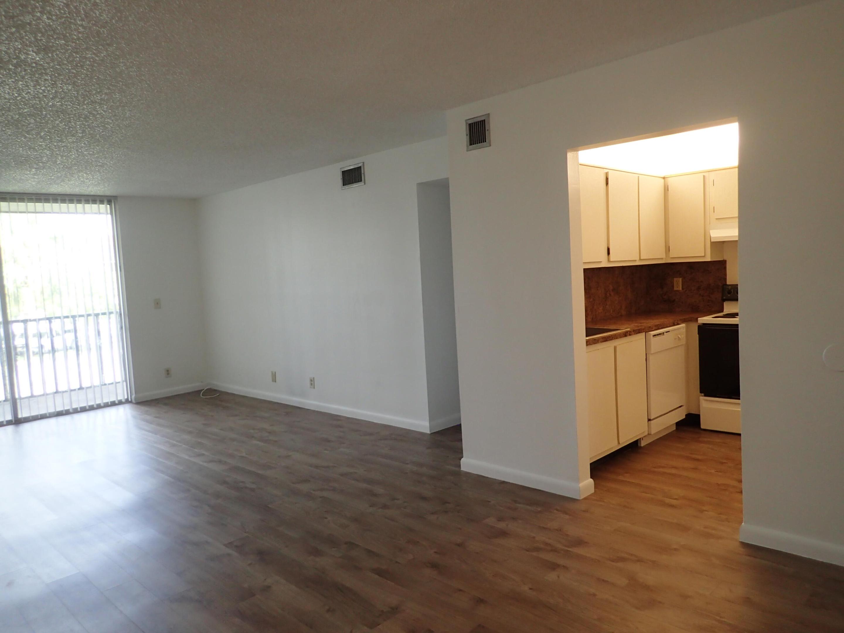 2820 Somerset Unit 206O — photo