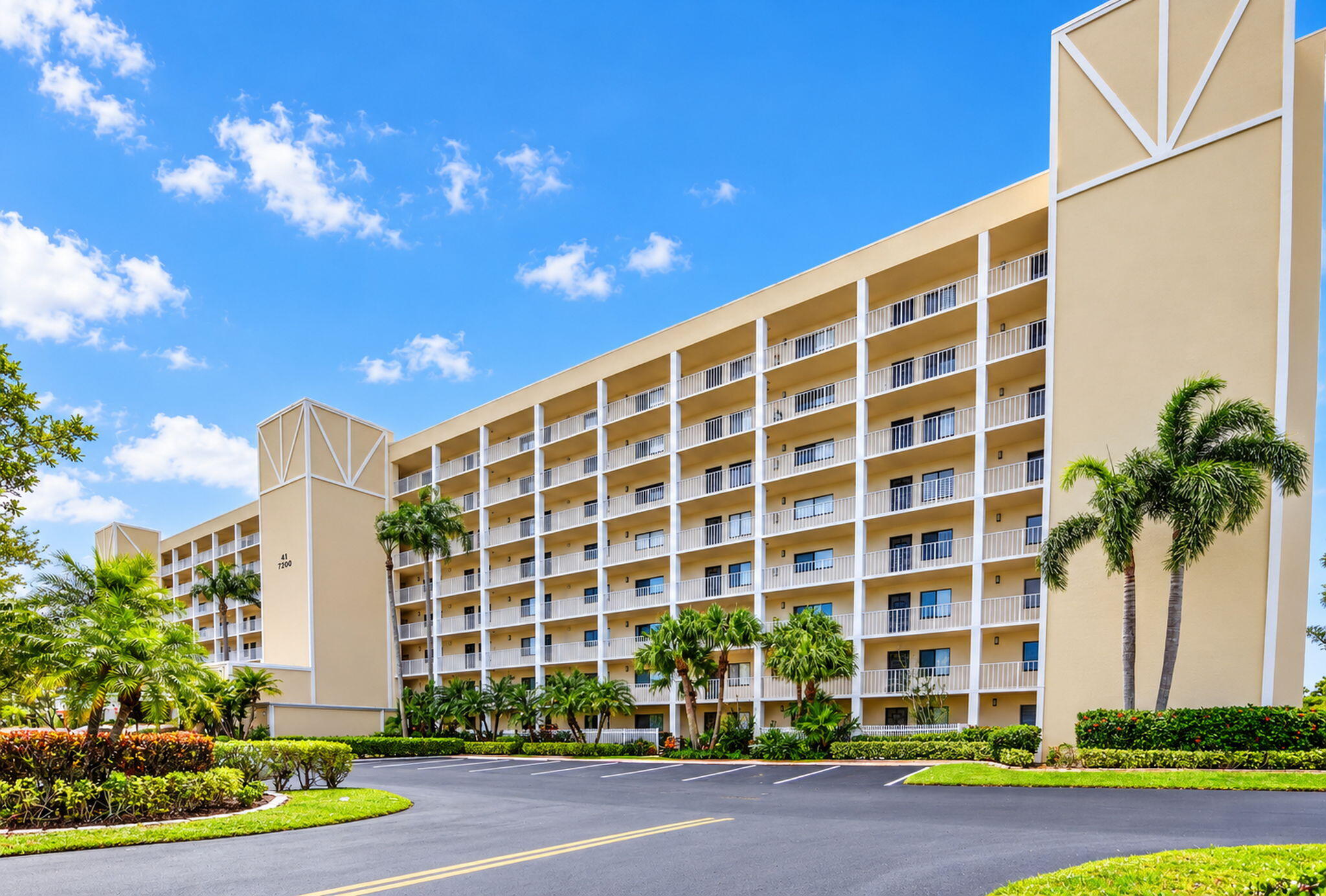 7290 Kinghurst Drive Unit 807 — photo