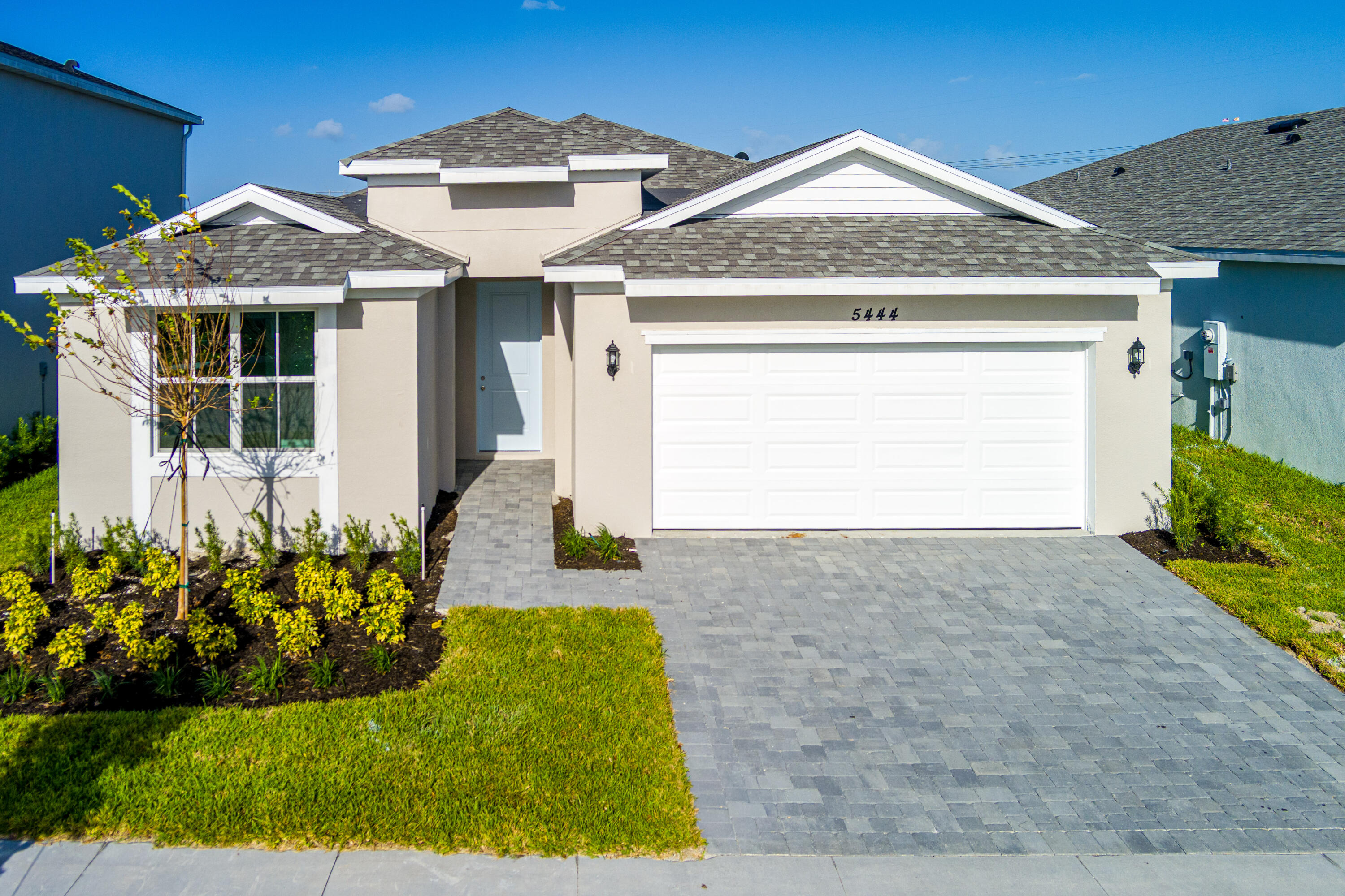 5444 NW Camberly Court — photo