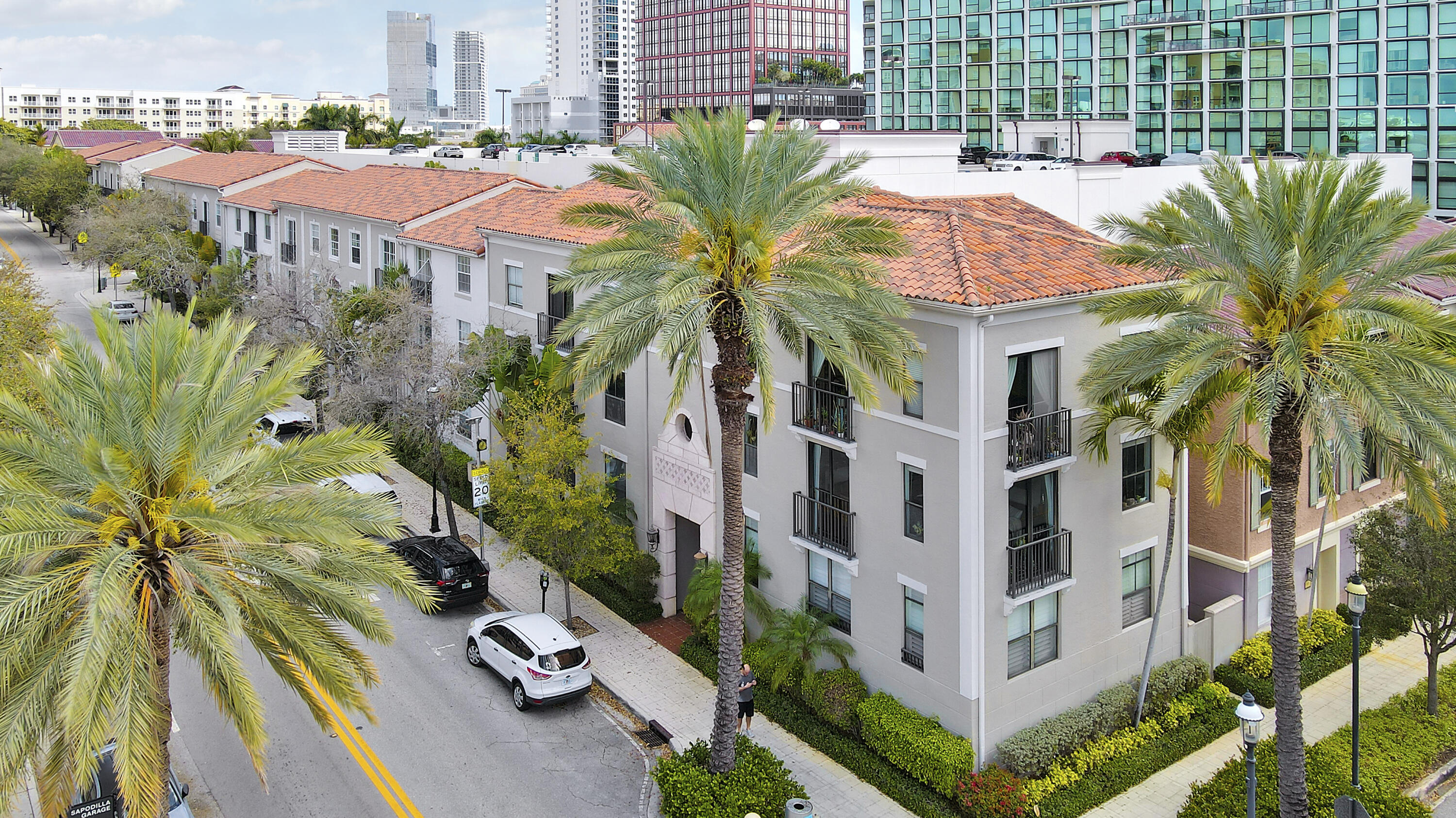 580 S Sapodilla Avenue Unit 305 — photo