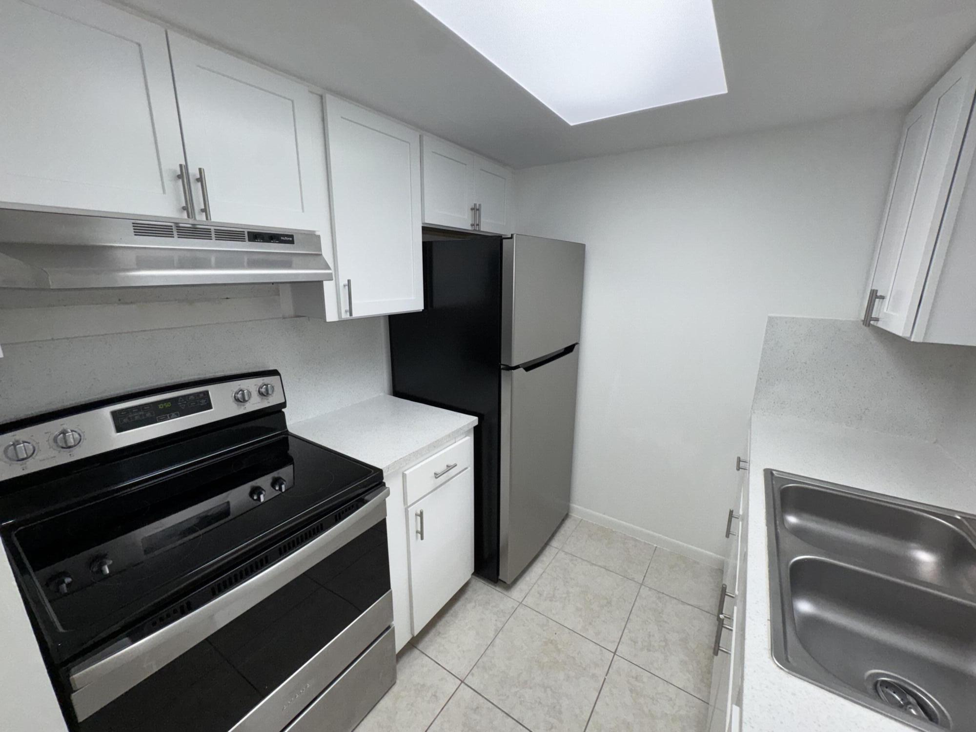221 SE 3rd Avenue Unit 6 — photo