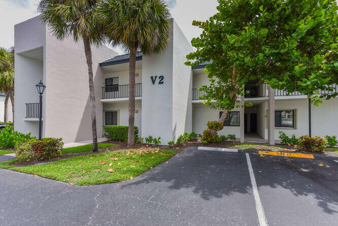 1605 US-1 Unit V2-103 — photo