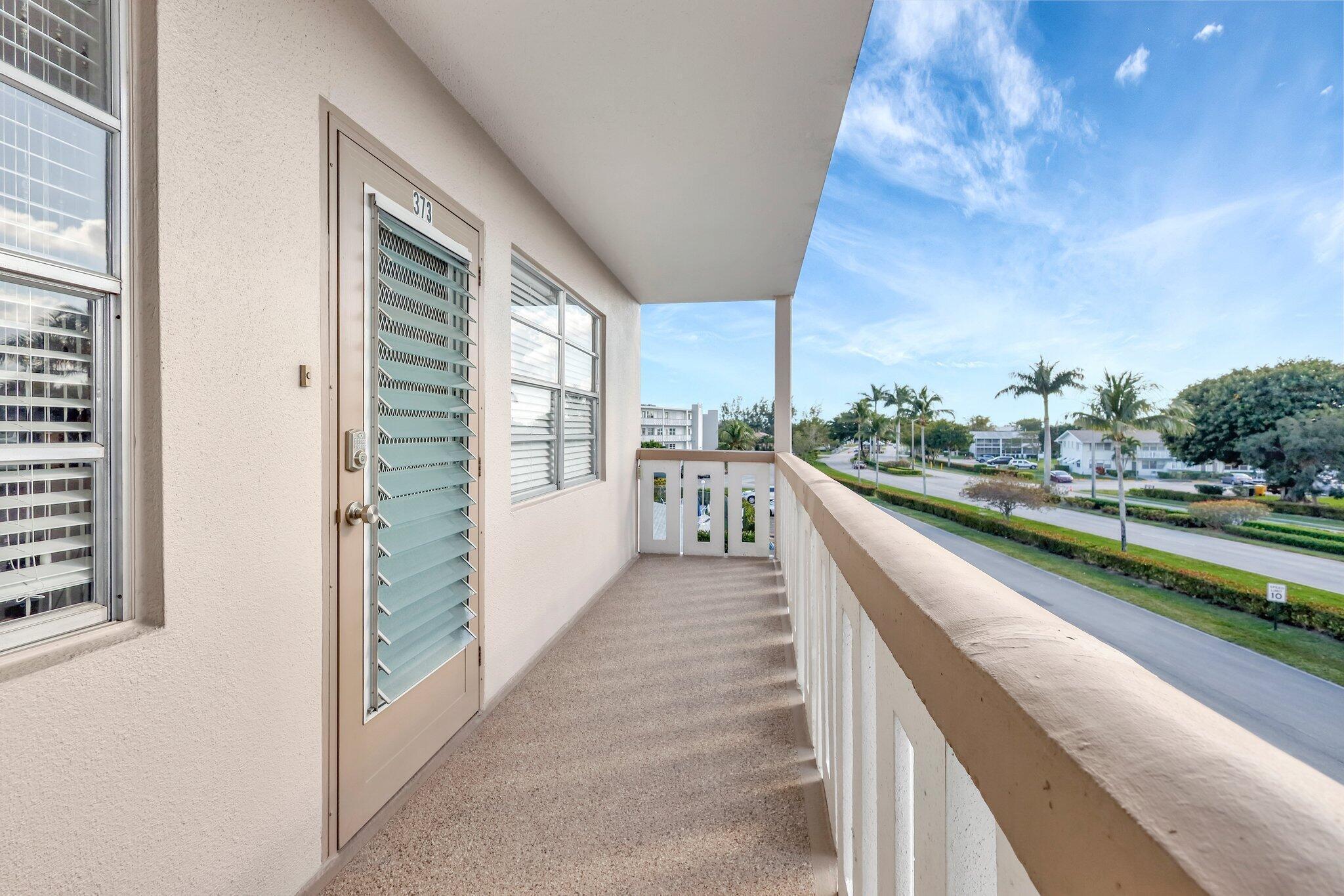 373 Wellington J — photo