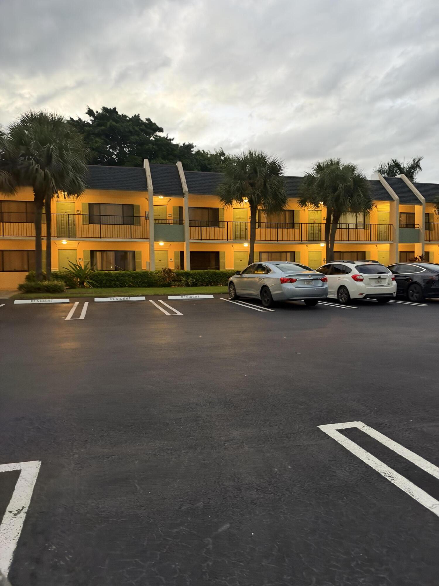 1618 Meadows Circle W Unit 1618 — photo