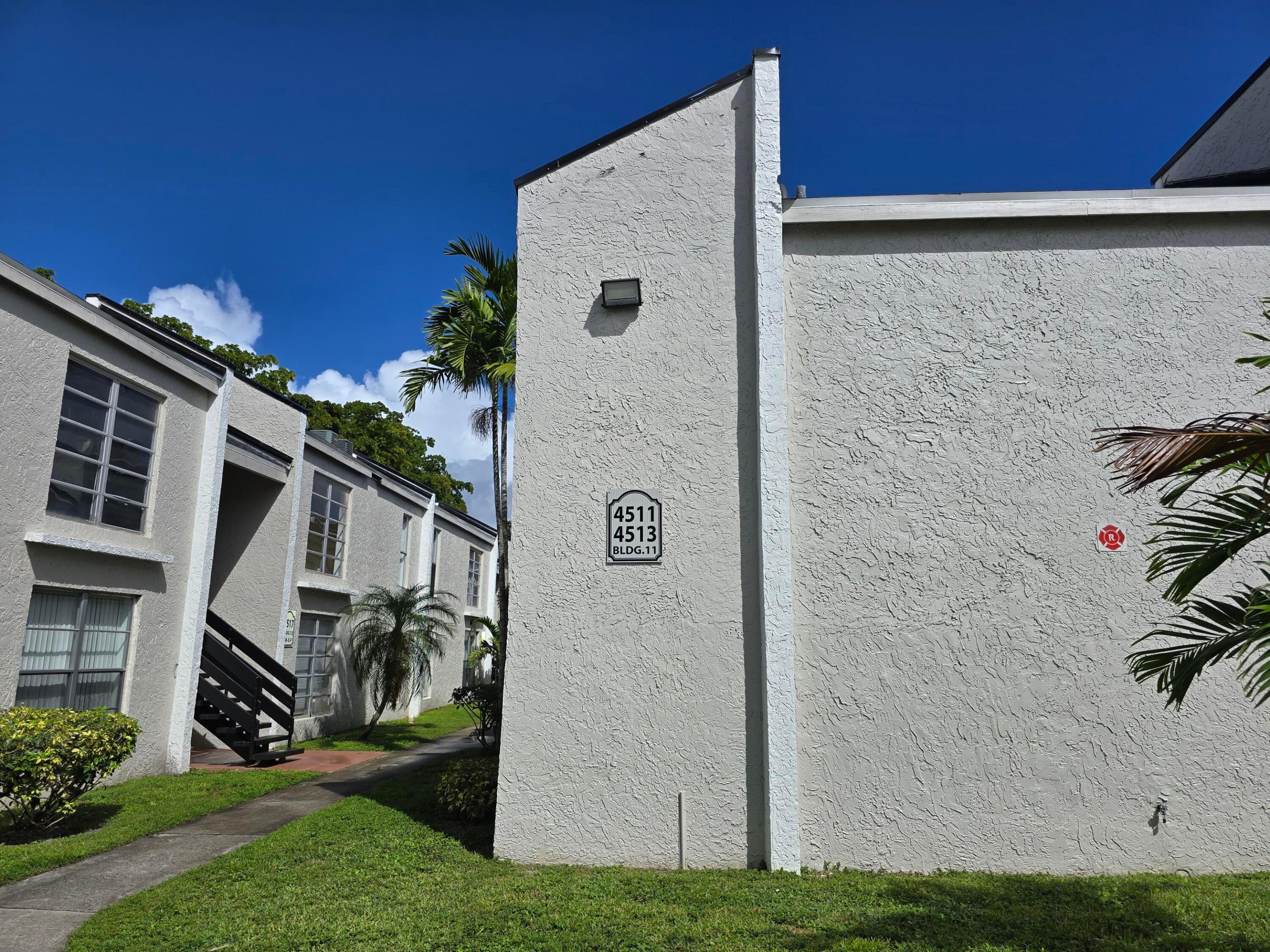 4511 Treehouse Lane Unit E — photo