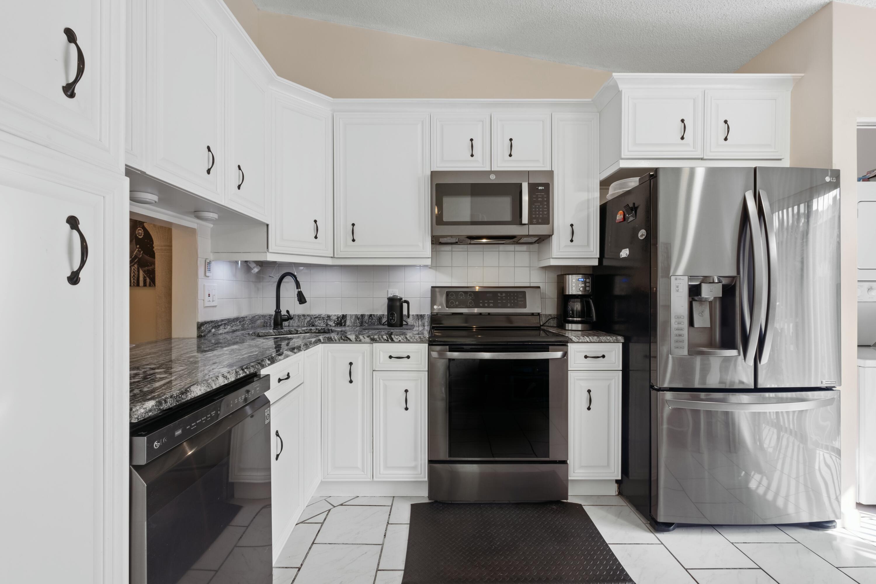 816 Sky Pine Way Unit E — photo