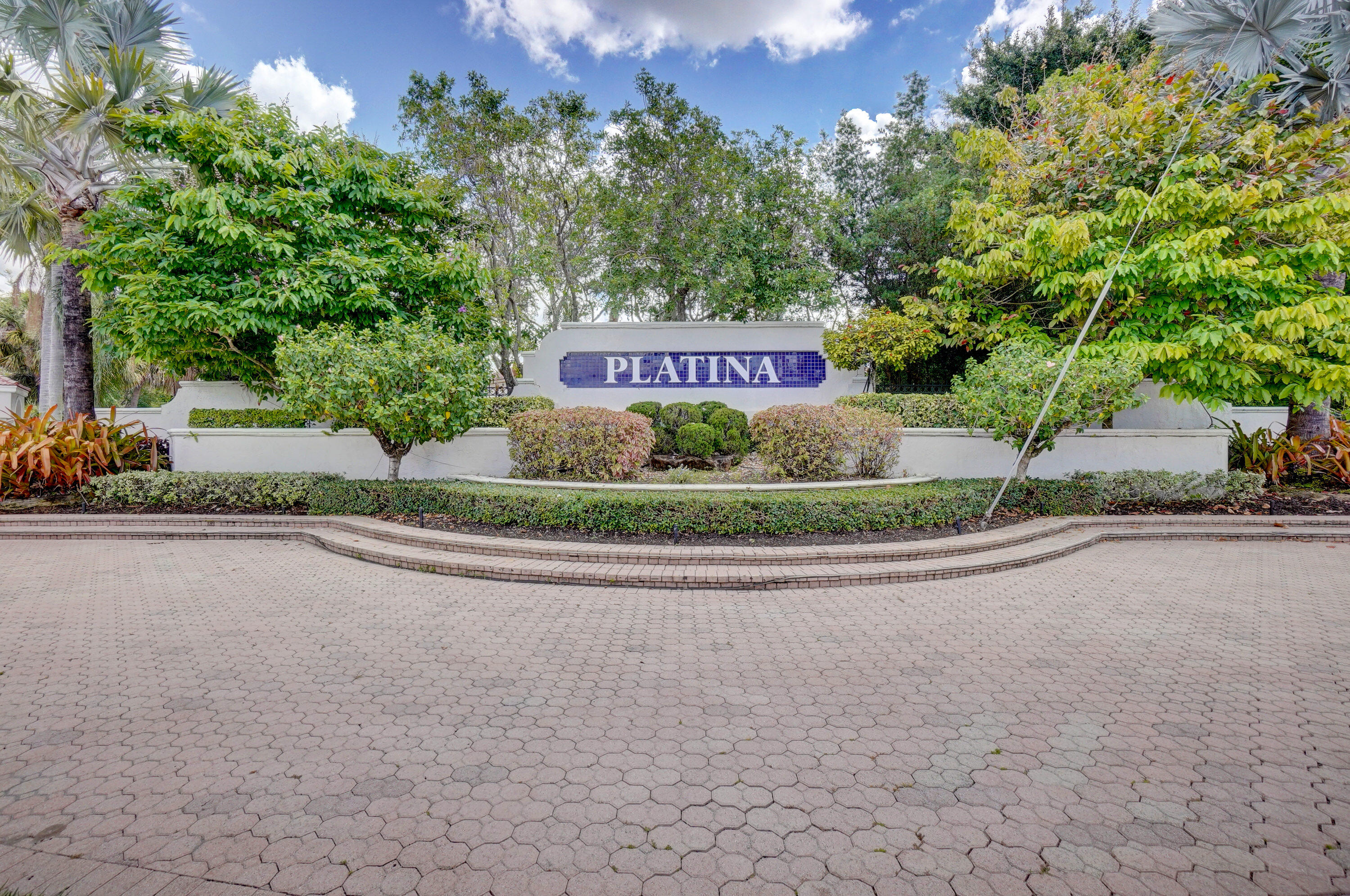 5136 Floria Drive Unit G — photo
